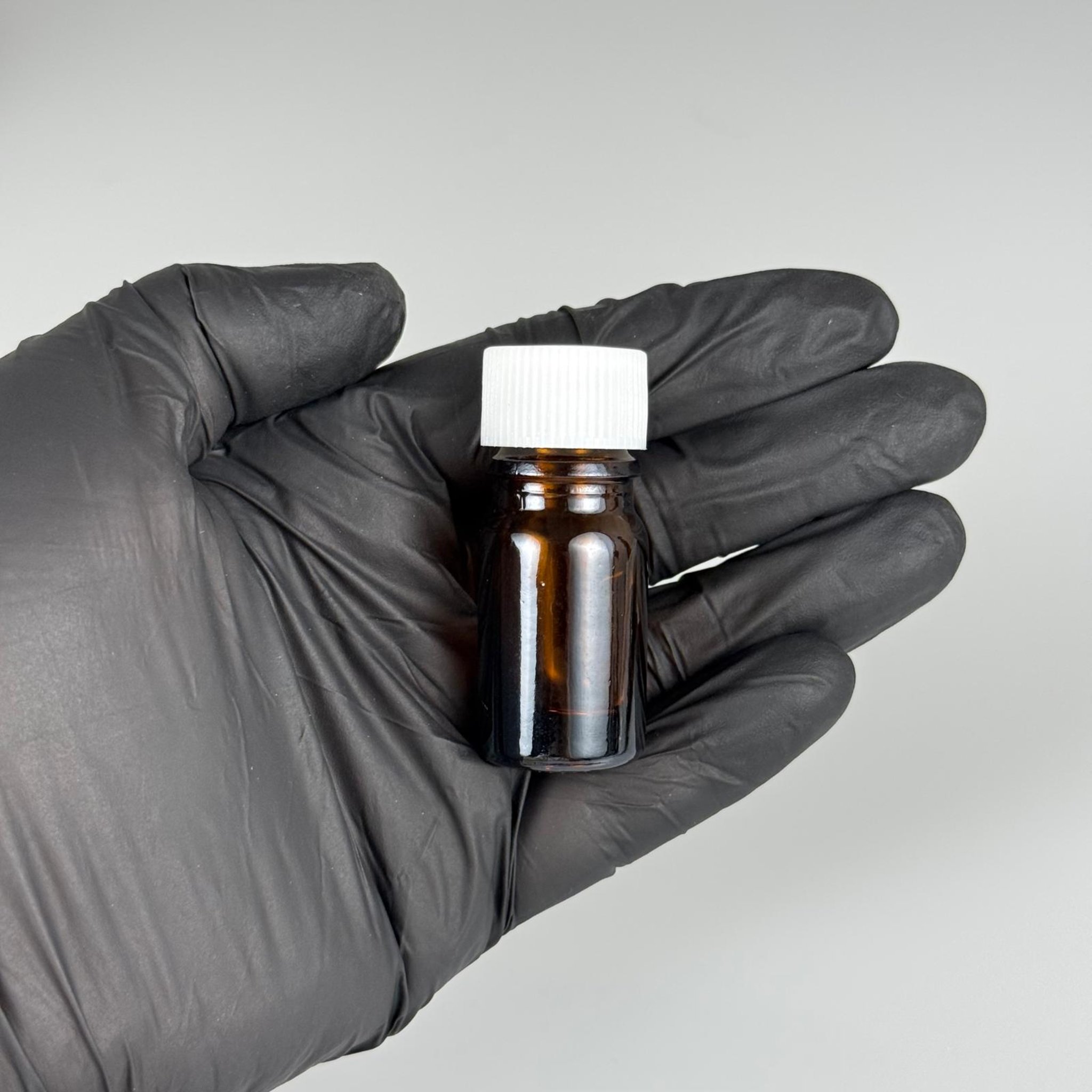 5 ML TIPALI VE KAPAKLI ŞİŞE - 5 CC AMBER KAHVERENGİ CAM ŞİŞE + CONTALI BEYAZ KAPAK + KÖR TIPA