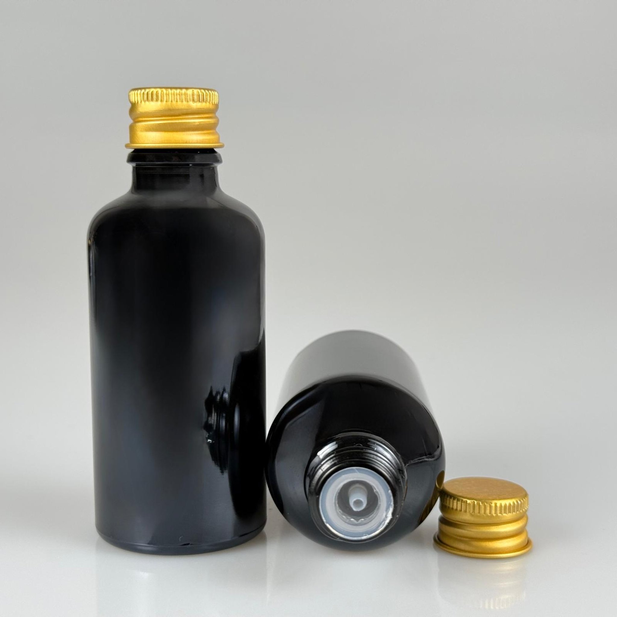 50 CC SİYAH CAM ŞİŞE + KÖPÜK CONTALI GOLD ALÜMİNYUM METAL KAPAKLI + DAMLALIKLI KOLONYA TIPALI TAKIM - 50 ML SİYAH CAM ŞİŞE