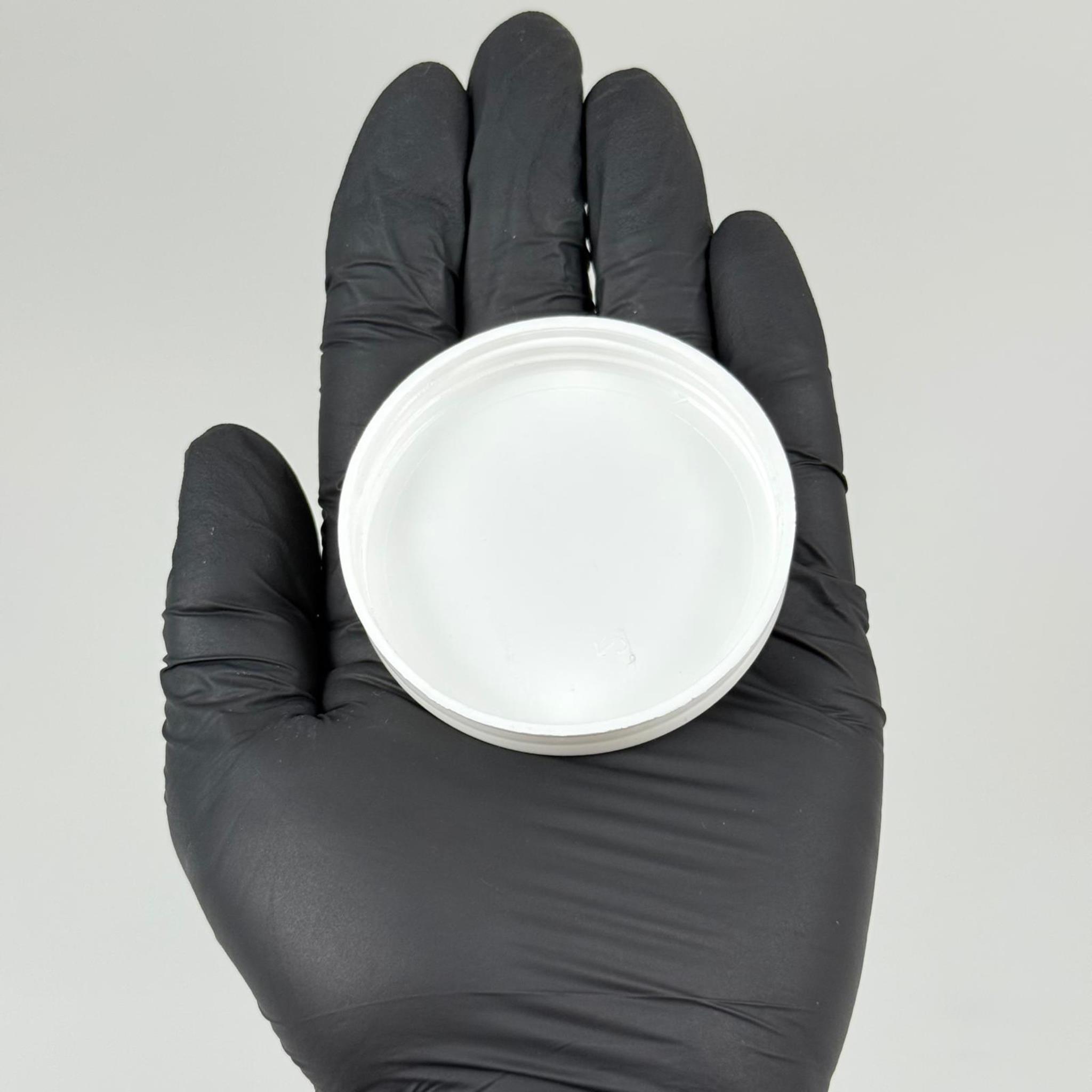 57 MM VİDALI PLASTİK KAPAK BEYAZ (ŞİŞECAM 50 CC CAM KREM UYUMLU)