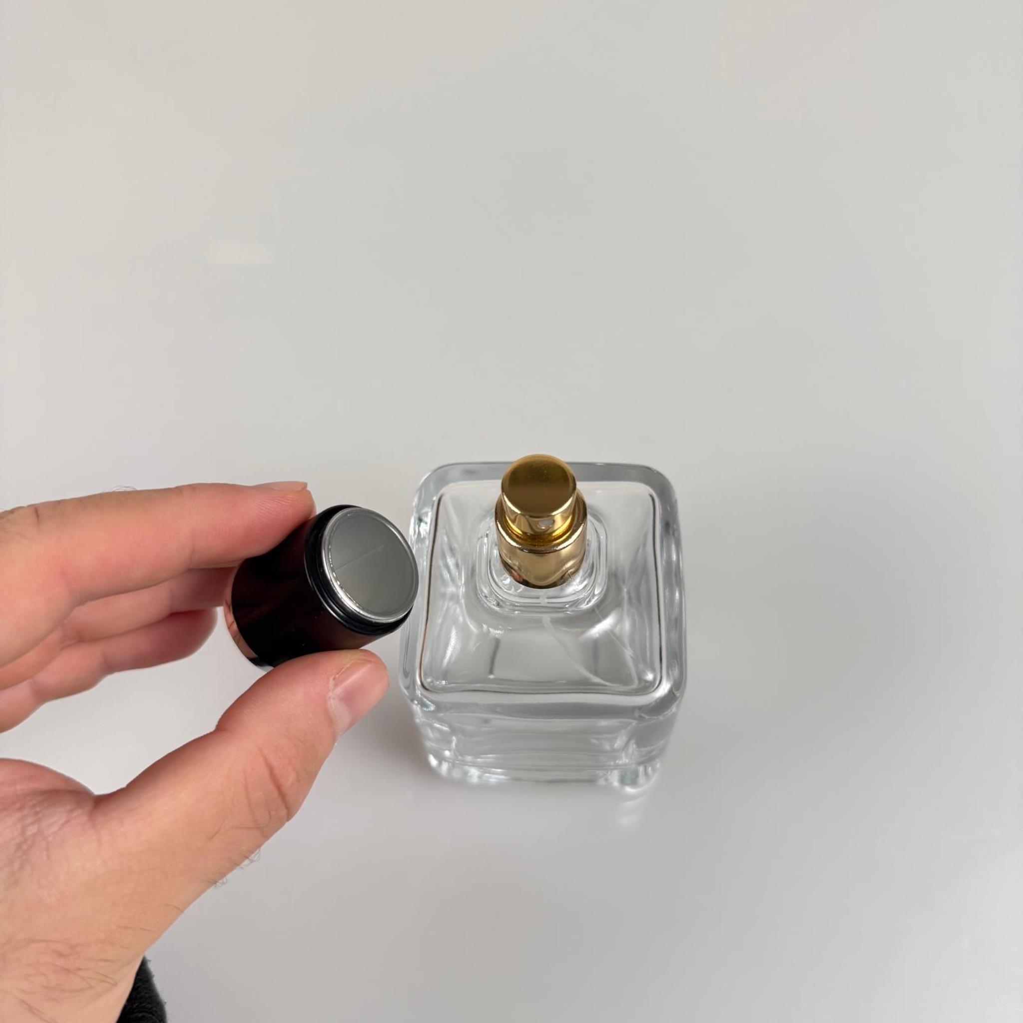100 ML KARE MODEL LURA PARFÜM ŞİŞESİ - GOLD METAL SPREYLİ + GÜMÜŞ SİYAH KAPAKLI (AĞIZ 15 MM GEÇME KOLAY KAPAMA)