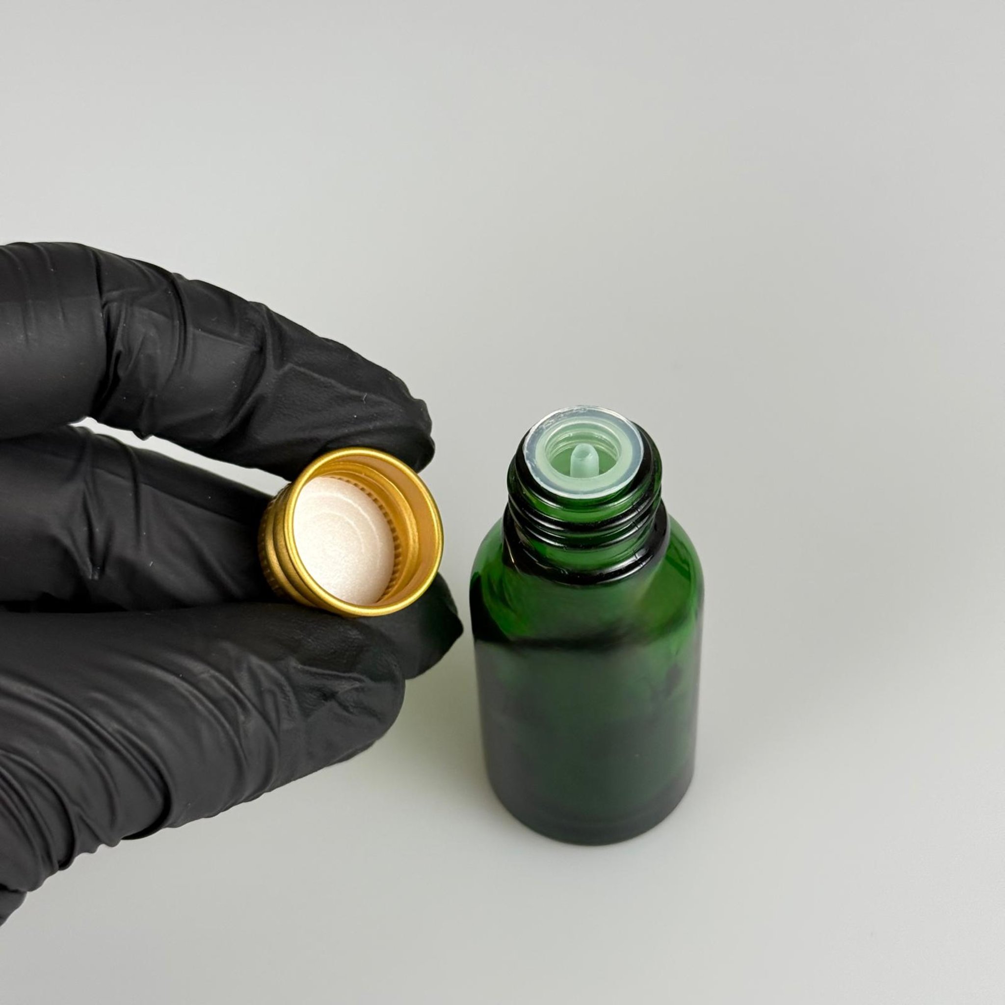 15 CC YEŞİL CAM ŞİŞE + KÖPÜK CONTALI GOLD ALÜMİNYUM METAL KAPAKLI + KOLONYA TIPALI TAKIM - 15 ML YEŞİL CAM ŞİŞE