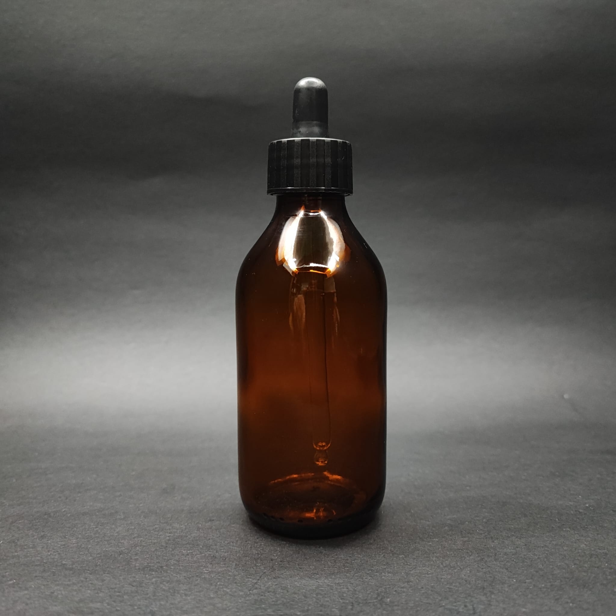 125 ML DOLUMU KOLAY, GENİŞ AĞIZLI CAM DAMLALIKLI ŞİŞE (25 MM AĞIZ)  - 125 CC SİYAH DAMLALIKLI CAM ECZA ŞİŞESİ - AMBER KAHVERENGİ