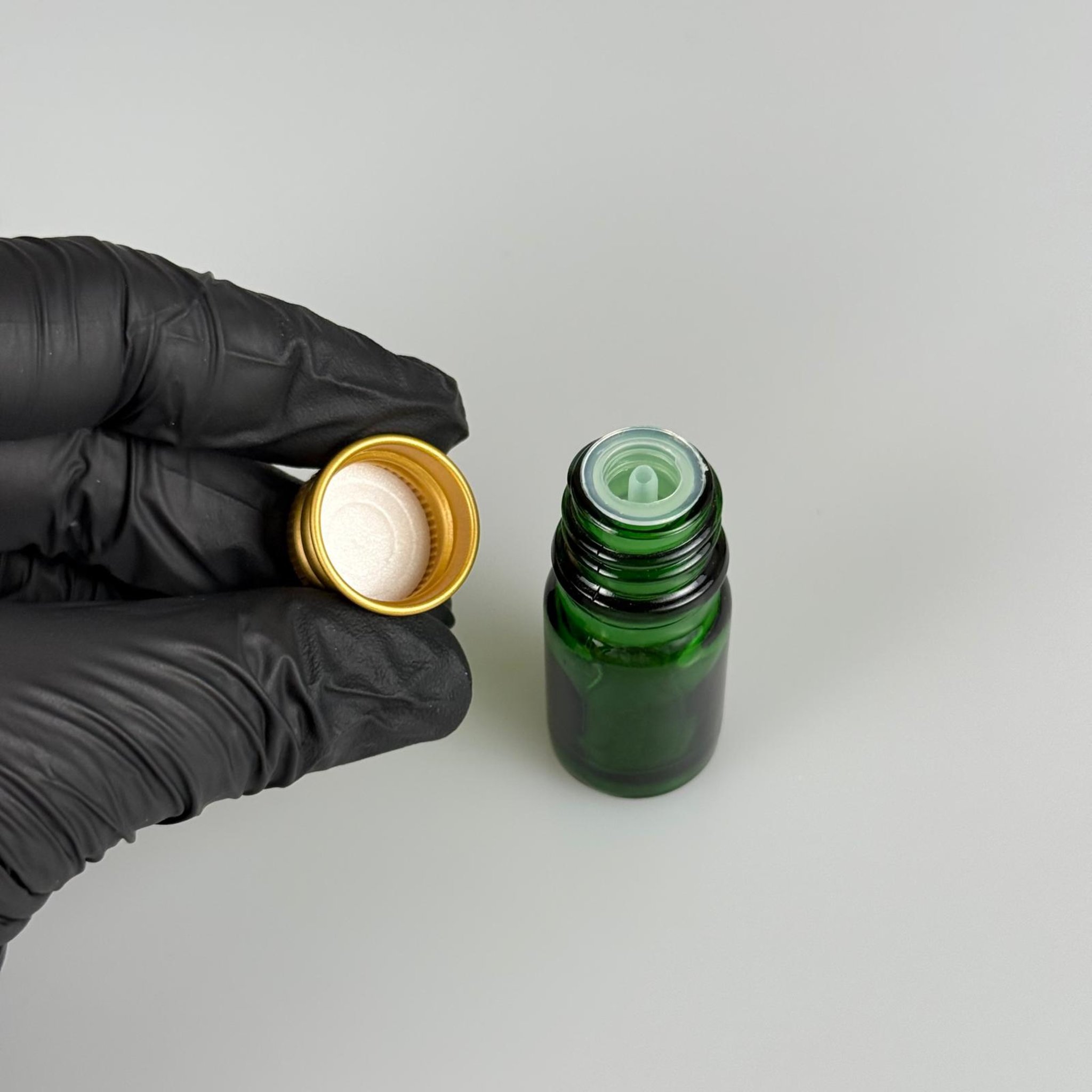 5 CC YEŞİL CAM ŞİŞE + KÖPÜK CONTALI GOLD ALÜMİNYUM METAL KAPAKLI + KOLONYA TIPALI TAKIM - 5 ML YEŞİL CAM ŞİŞE