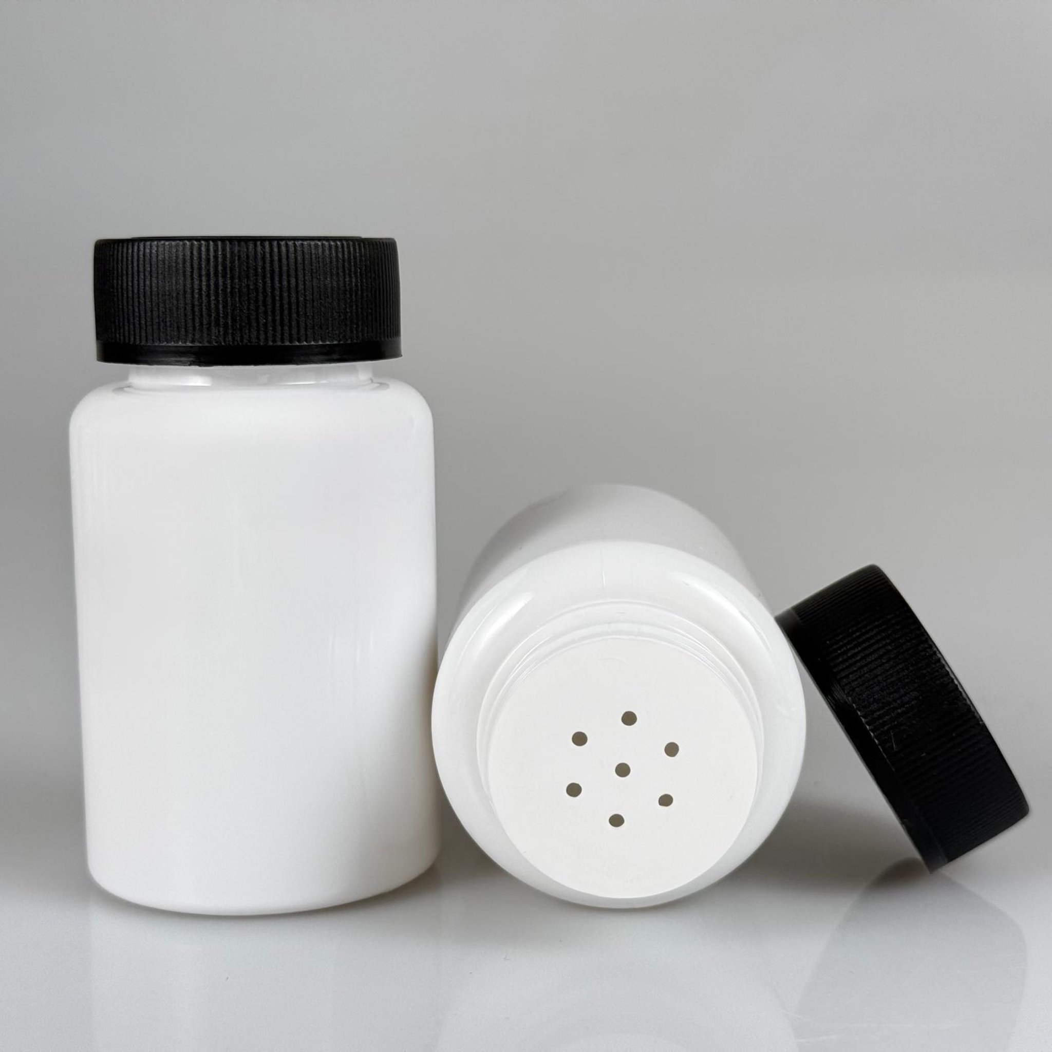 150 CC BEYAZ PET PUDRA ŞİŞESİ + ÇOCUK KİLİTLİ SİYAH PLASTİK KAPAKLI + PUDRA TIPALI TAKIM - 150 ML PUDRA KUTUSU, EKO TUZLUK
