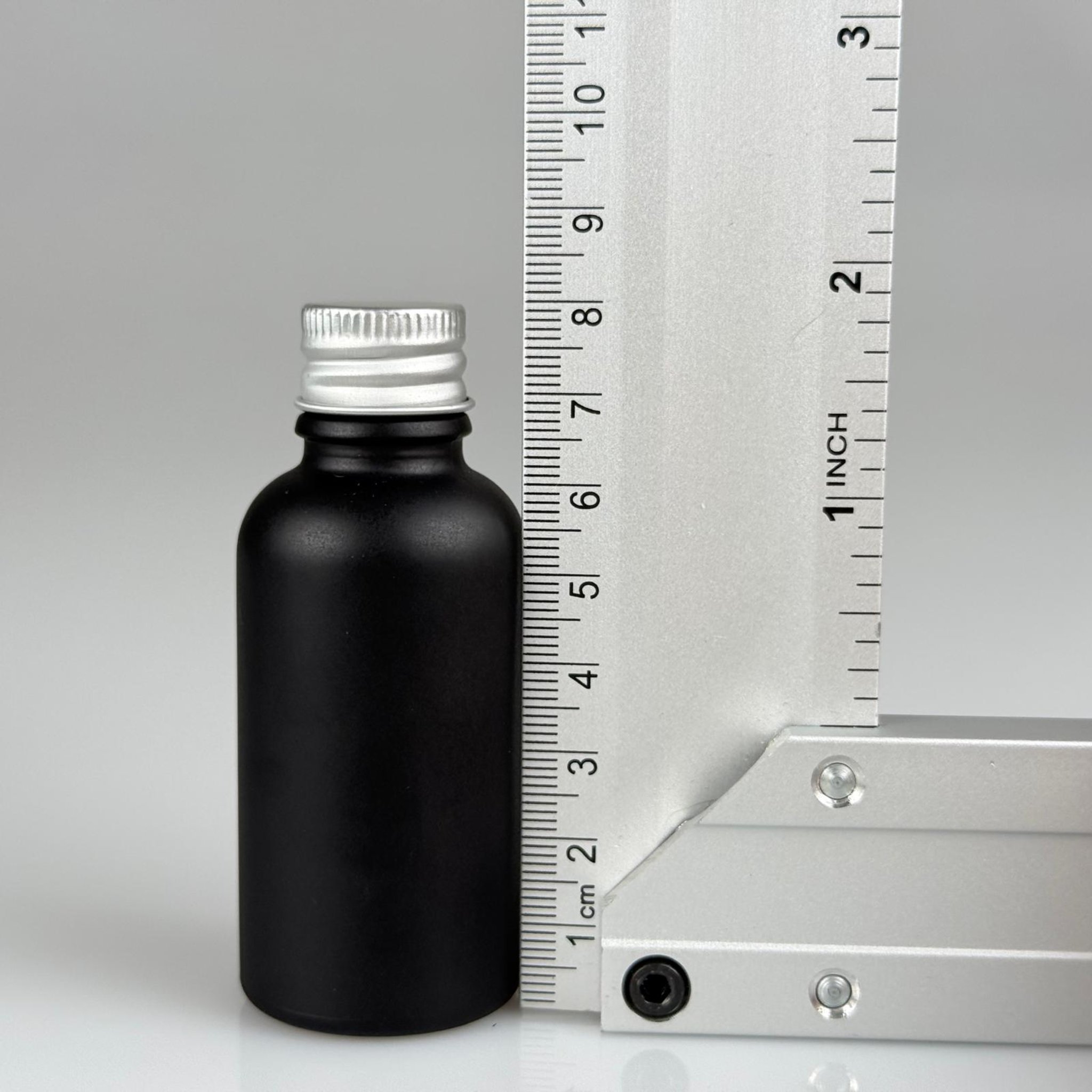 30 CC MAT SİYAH CAM ŞİŞE + KÖPÜK CONTALI GÜMÜŞ ALÜMİNYUM METAL KAPAKLI TAKIM - 30 ML MAT SİYAH CAM ŞİŞE