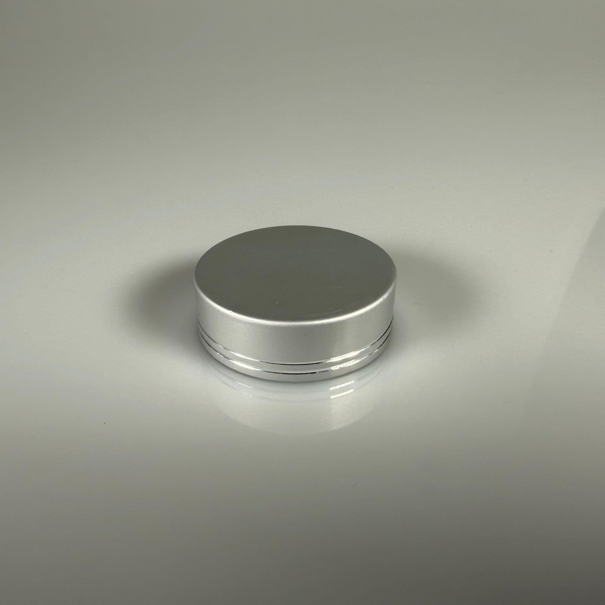 42 MM VİDALI GÜMÜŞ METAL KAPAK - ÇİFT YALDIZLI (20 CC CAM KREM İÇİN)
