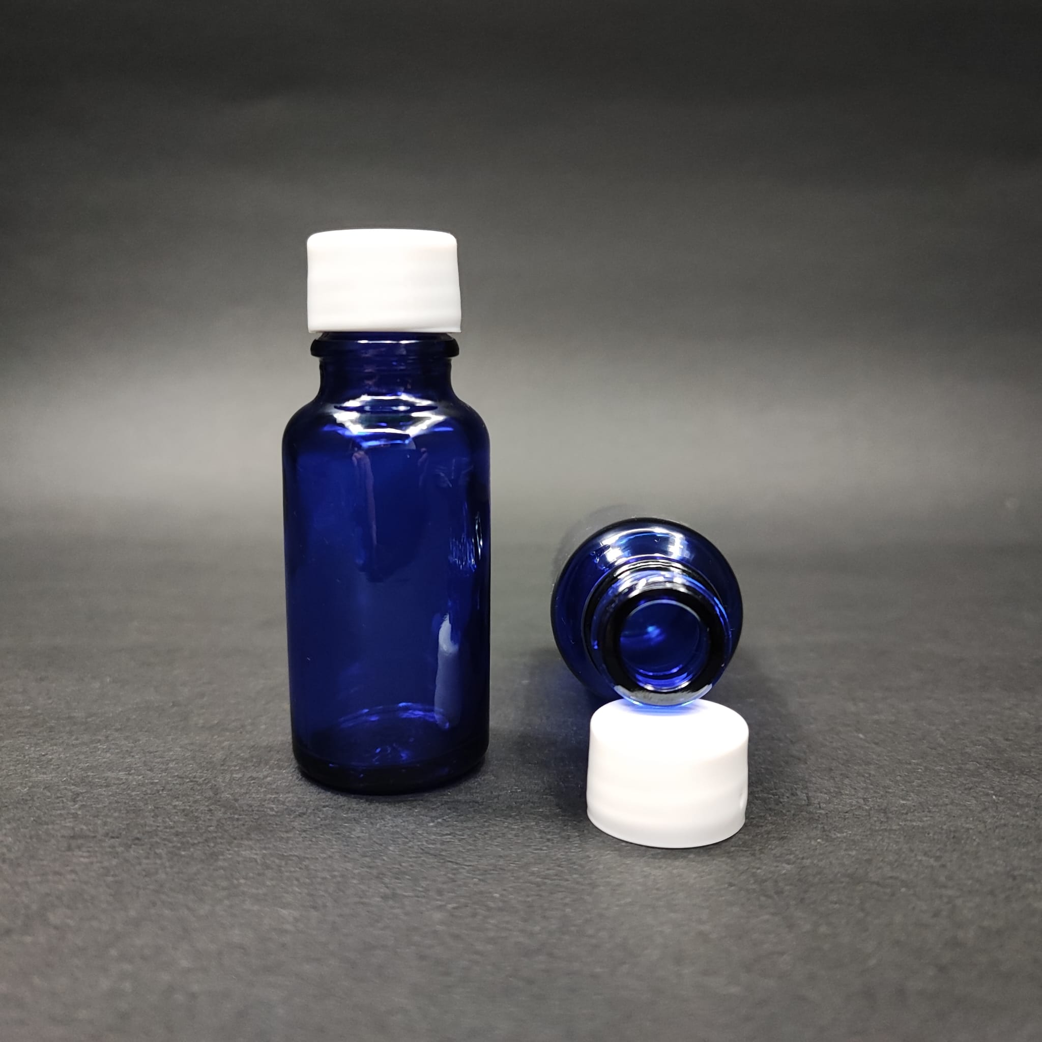 20 CC MAVİ CAM ŞİŞE + KENDİNDEN CONTALI SIZDIRMAZ BEYAZ KAPAK - 20 ML KAPAKLI CAM ŞİŞE