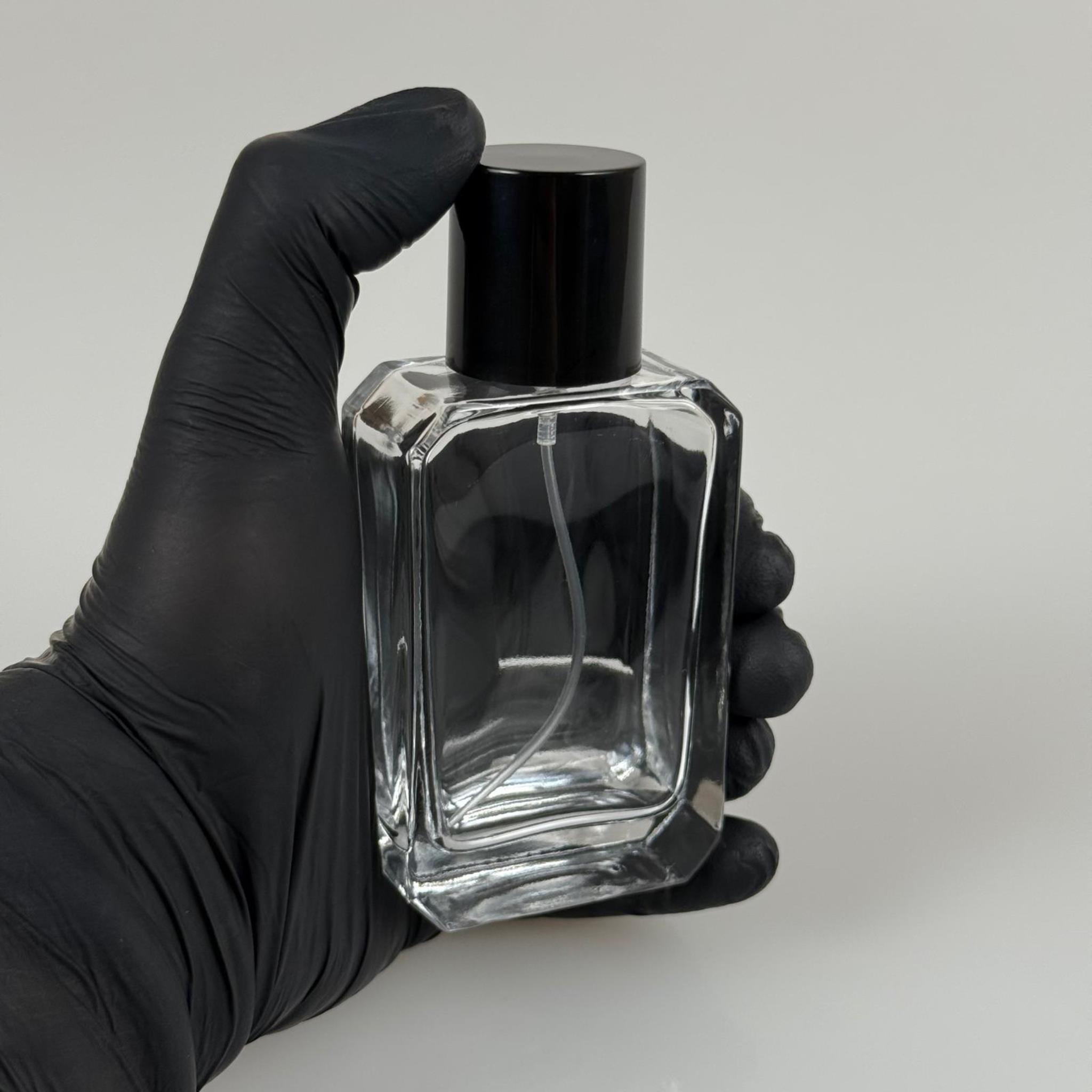 50 ML KÖŞELİ MODEL ANGEL PARFÜM ŞİŞESİ - GÜMÜŞ METAL SPREYLİ + SİYAH KAPAKLI (AĞIZ 15 MM GEÇME KOLAY KAPAMA)