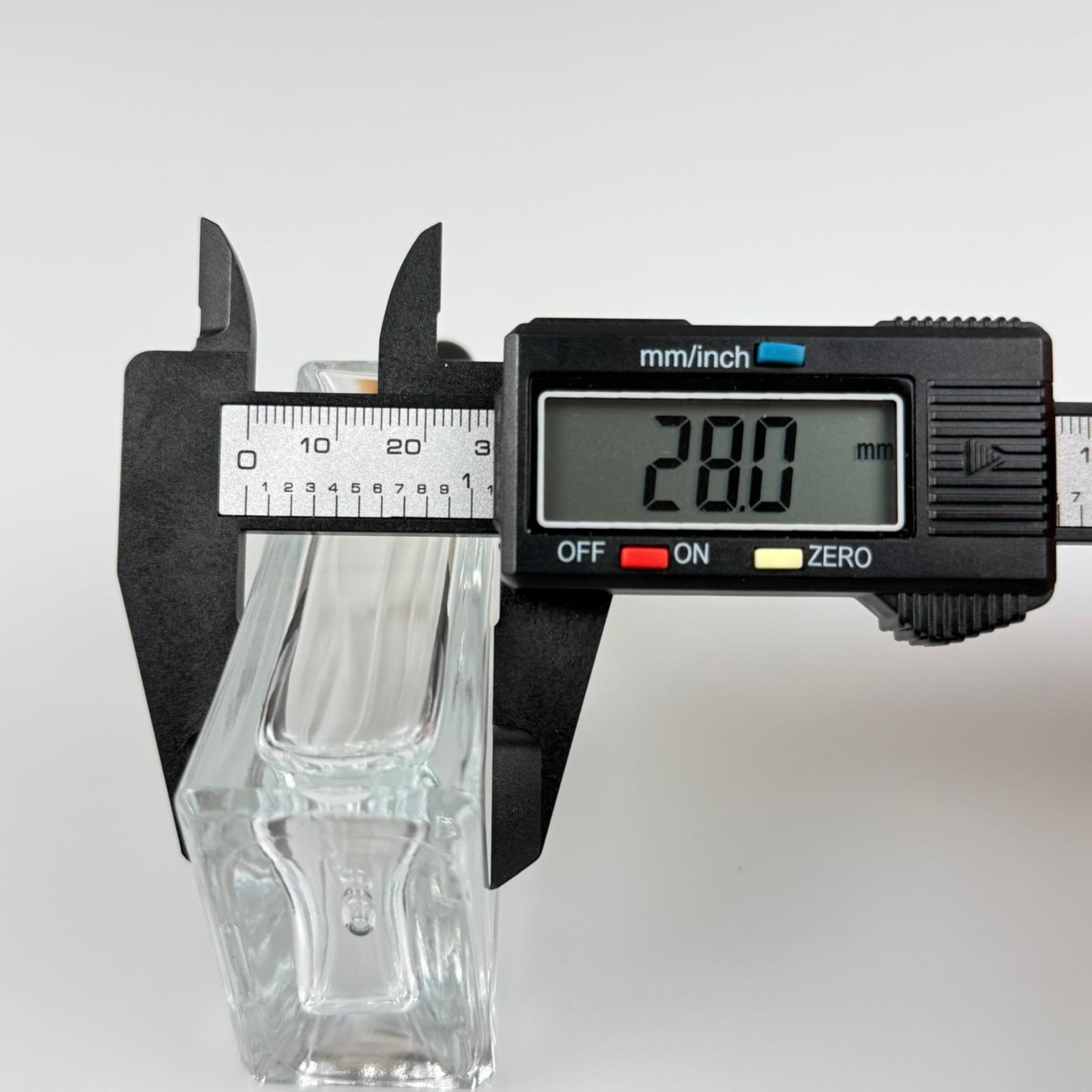 50 CC YASSI DİKDÖRTGEN KÖŞELİ CAM DAMLALIKLI ŞİŞE - SİYAH EMZİK - GOLD METALİK KAPAK - 50 ML CAM DAMLALIKLI ŞİŞE - DAMLALIKLI BOŞ ŞİŞE