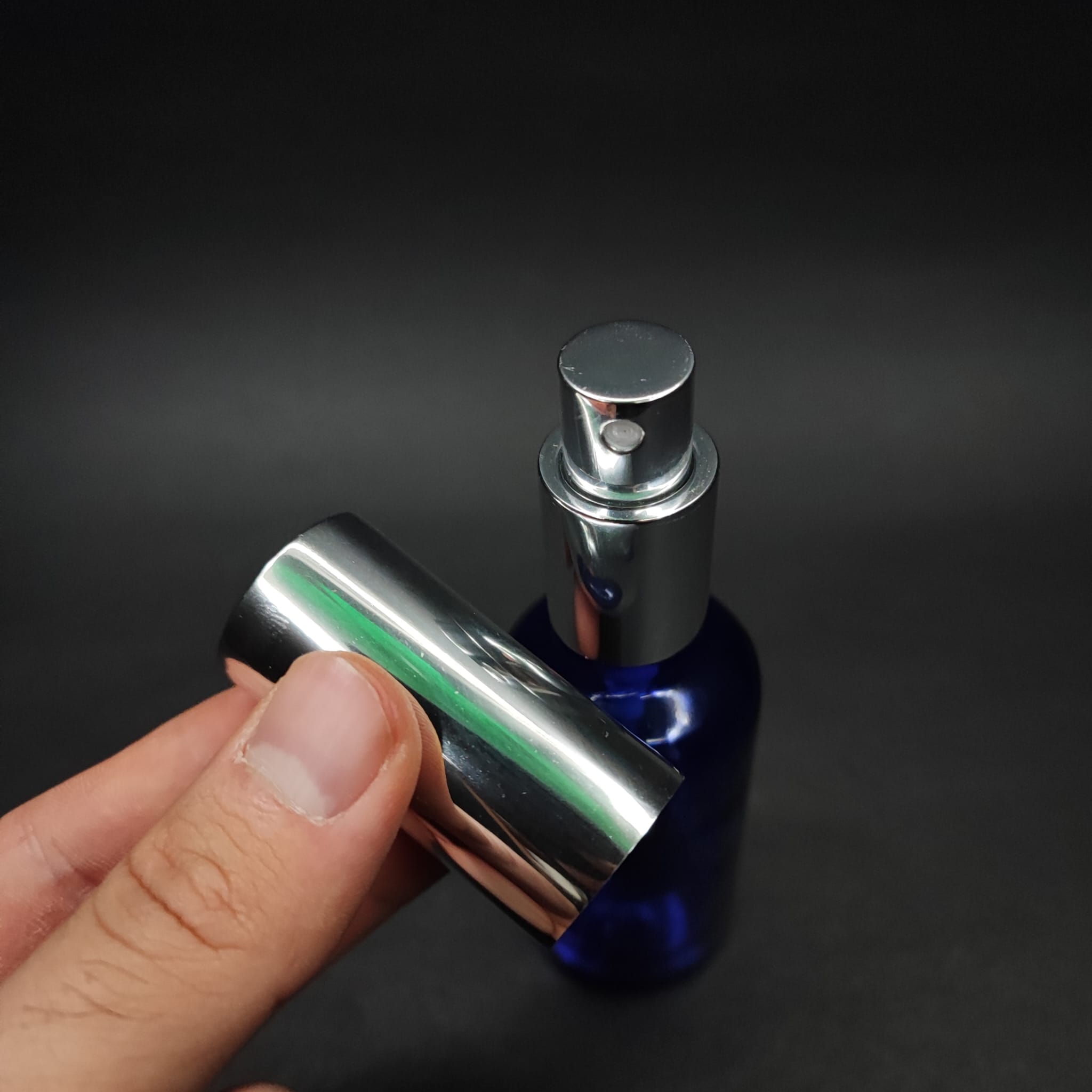 50 ML LÜKS VİDALI VALF ÇEVİRME PARFÜM ŞİŞELERİ - 50 CC MAVİ CAM ŞİŞE - GÜMÜŞ METAL SPREYLİ KAPAKLI SET