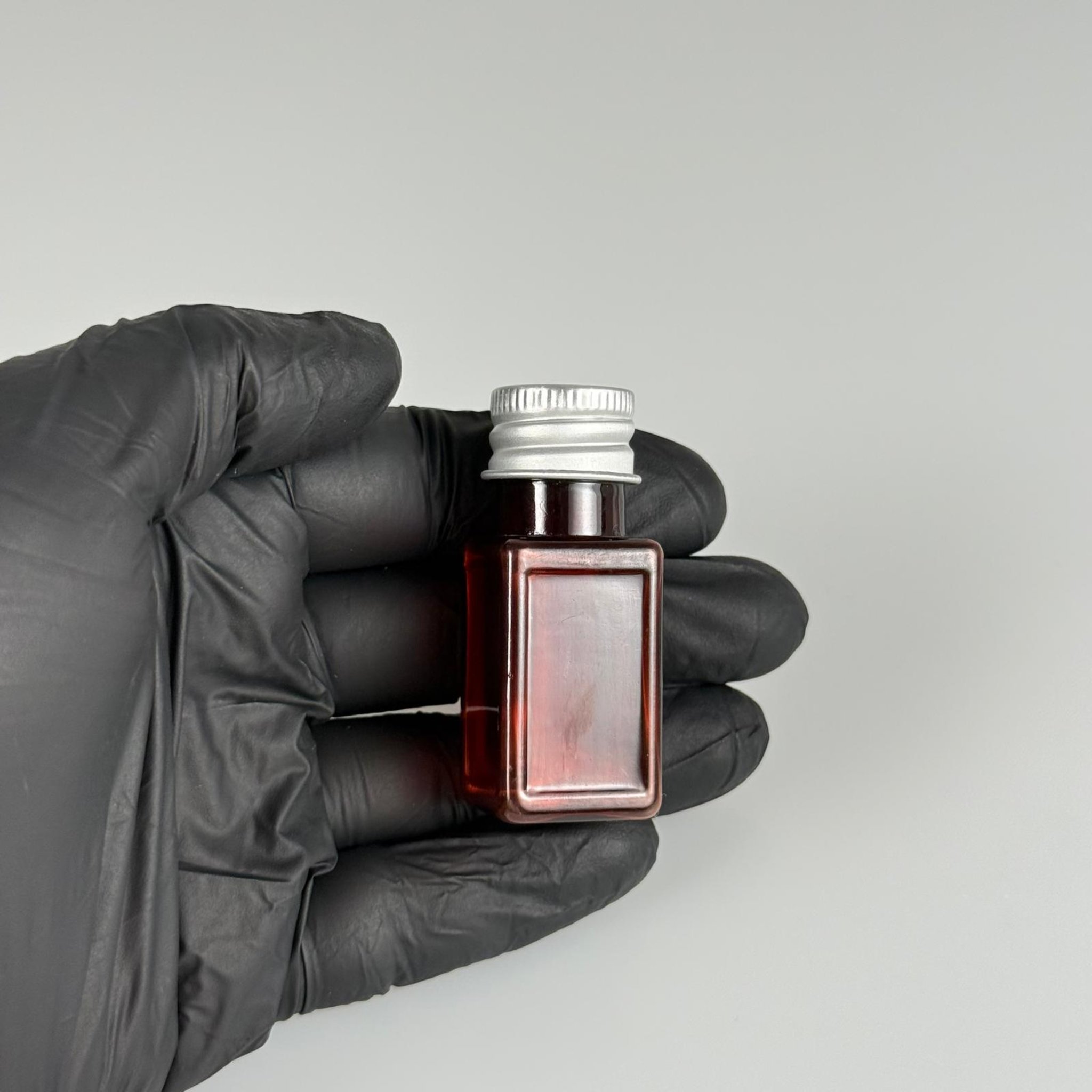 10 CC AMBER KARE PET SHOT ŞİŞE - KÖPÜK CONTALI GÜMÜŞ ALÜMİNYUM METAL KAPAKLI TAKIM - 10 ML KAHVERENGİ PLASTİK ŞİŞE