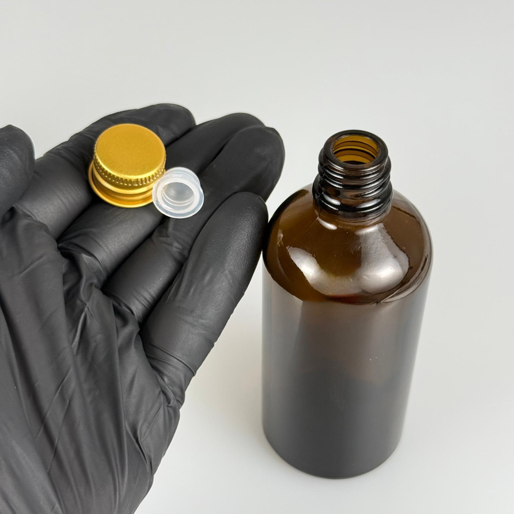 100 CC AMBER CAM ŞİŞE + KÖPÜK CONTALI GOLD ALÜMİNYUM METAL KAPAKLI + KÖR TIPALI TAKIM - 100 ML KAHVERENGİ CAM ŞİŞE