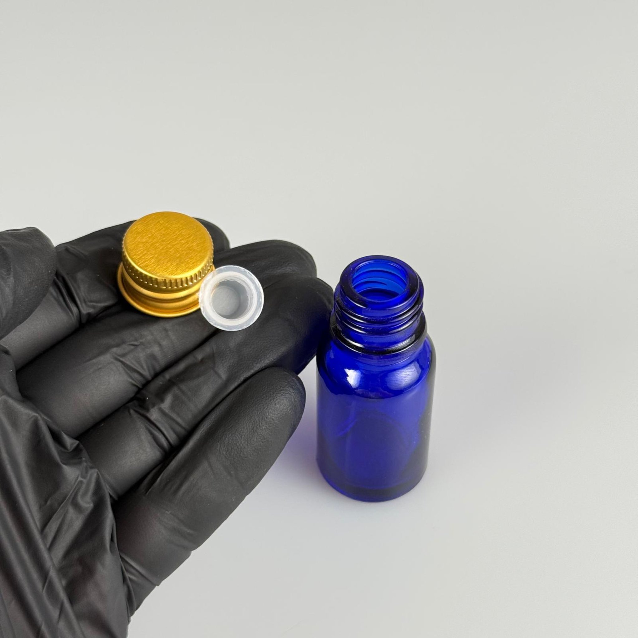 10 CC MAVİ CAM ŞİŞE + KÖPÜK CONTALI GOLD ALÜMİNYUM METAL KAPAKLI + KÖR TIPALI TAKIM - 10 ML MAVİ CAM ŞİŞE