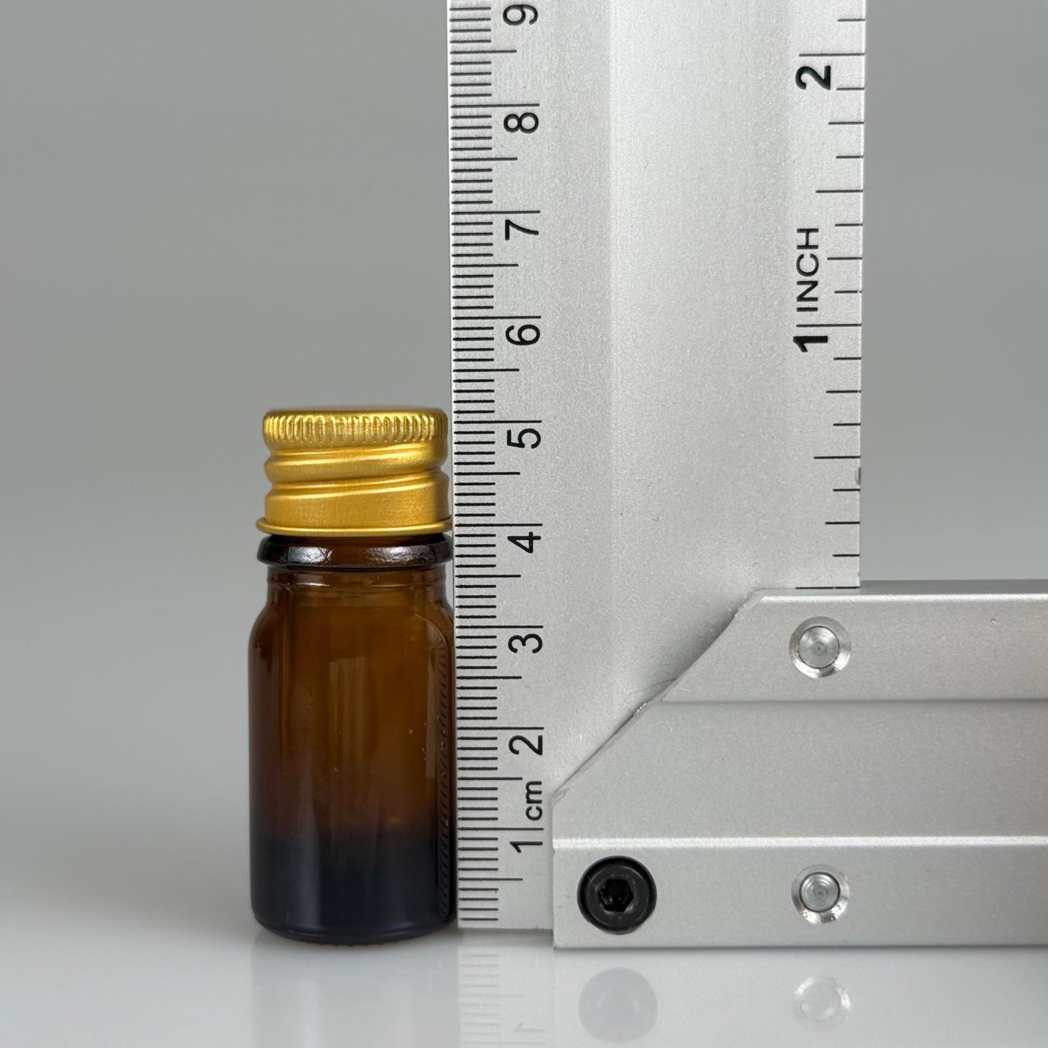 5 CC AMBER CAM ŞİŞE + KÖPÜK CONTALI GOLD ALÜMİNYUM METAL KAPAKLI + KÖR TIPALI TAKIM - 5 ML KAHVERENGİCAM ŞİŞE