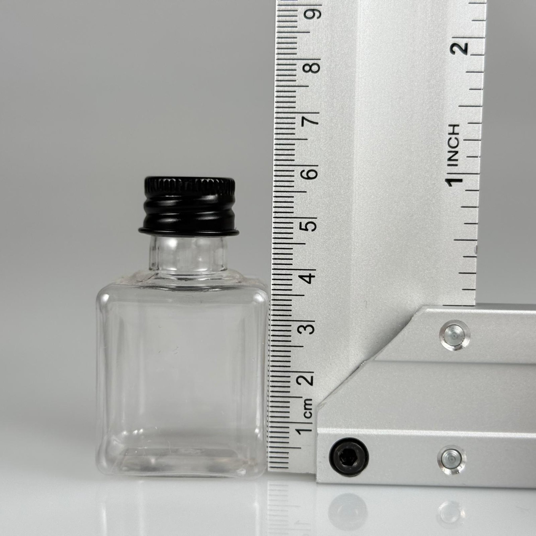 35 CC ŞEFFAF KARE PET ŞİŞE - KÖPÜK CONTALI SİYAH ALÜMİNYUM METAL KAPAKLI TAKIM - 35 ML ŞEFFAF KARE PET ŞİŞE