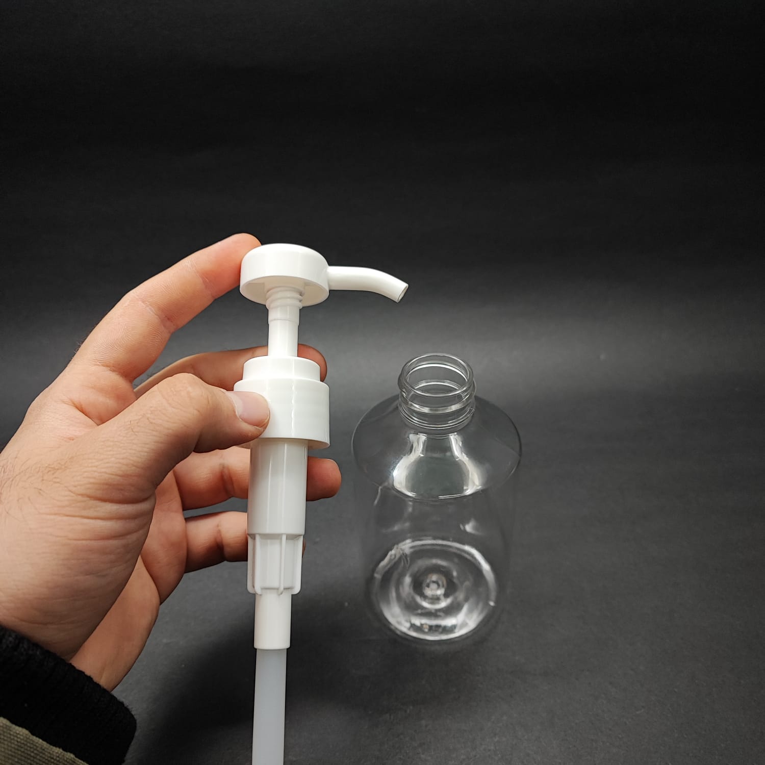 250 CC PET ŞİŞE + BEYAZ DOZAJ POMPALI (HER BASMADA 4 CC SIVI ATAR) -250 ML POMPALI ŞİŞE - ŞURUP, ŞAMPUAN, KREM GİBİ YOĞUN KIVAMLI SIVILARDA KULLANILIR