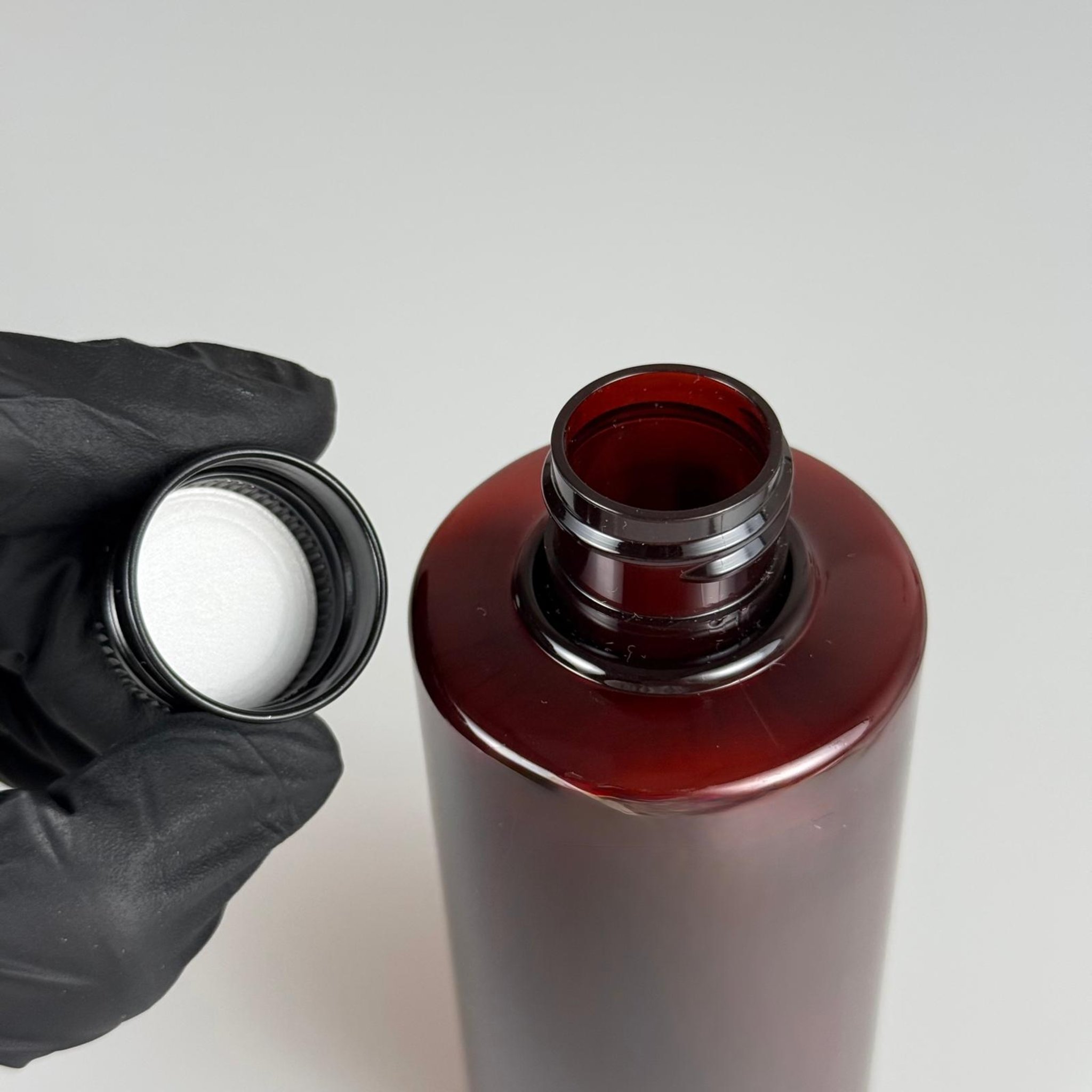 200 CC AMBER SİLİNDİR KESKİN KÜT MODEL SERT PET ŞİŞE (27 GR - 24 AĞIZ ) + KÖPÜK CONTALI SİYAH METAL ALÜMİNYUM KAPAKLI TAKIM - 200 ML KAPAKLI KAHVERENGİ PET ŞİŞELER