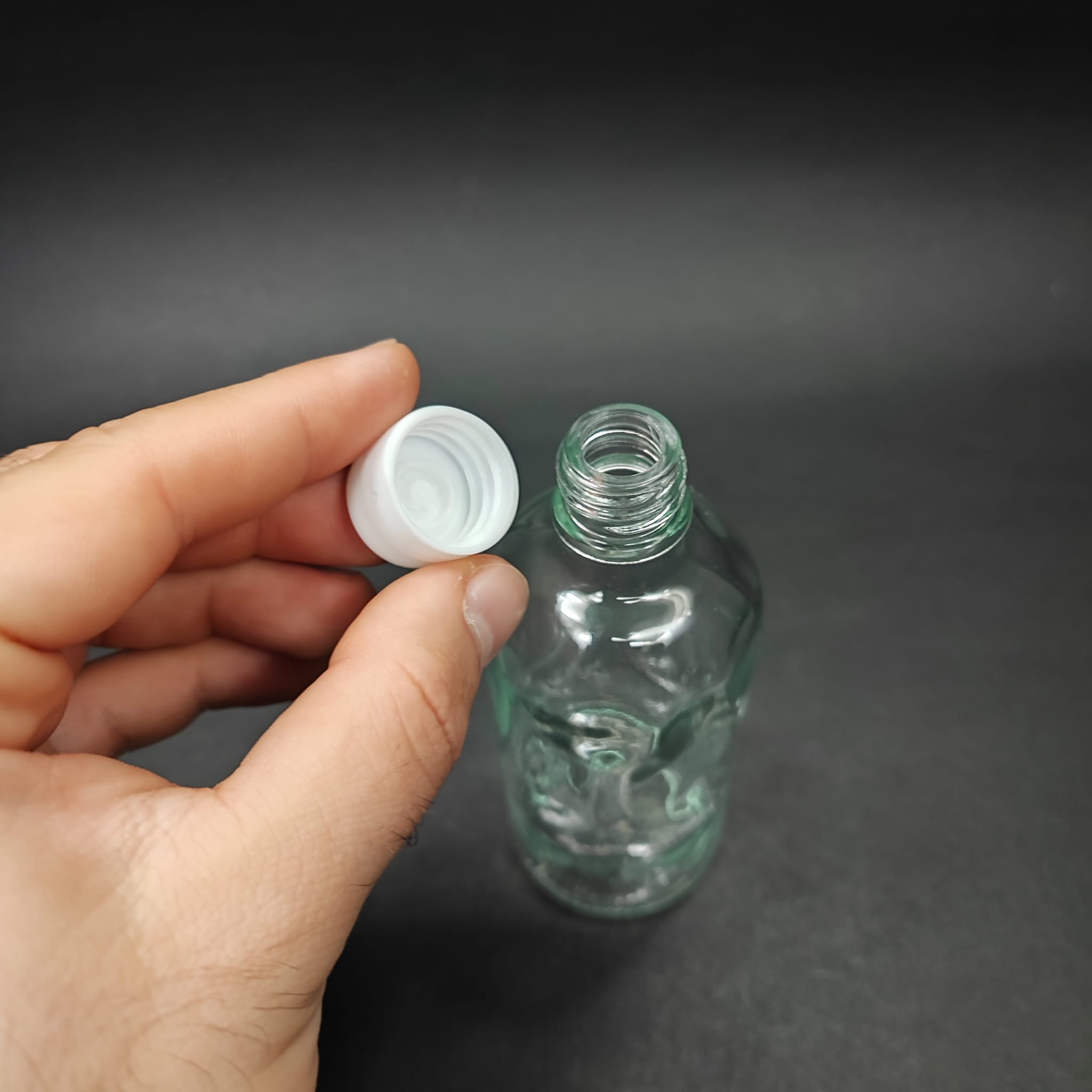 100 CC ŞEFFAF CAM ŞİŞE + KENDİNDEN CONTALI SIZDIRMAZ BEYAZ KAPAK - 100 ML KAPAKLI CAM ŞİŞE
