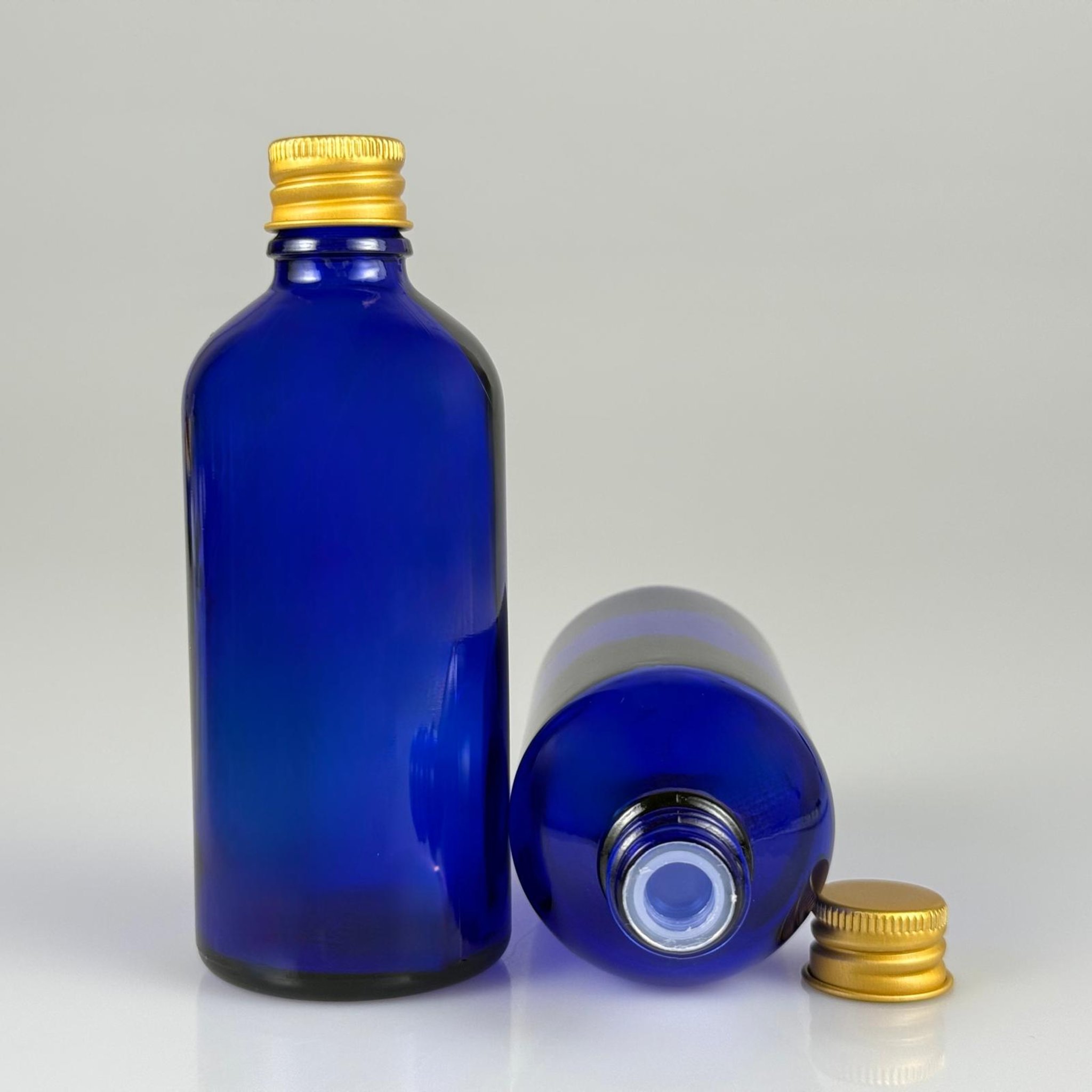 100 CC MAVİ CAM ŞİŞE + KÖPÜK CONTALI GOLD ALÜMİNYUM METAL + KÖR TIPALI KAPAKLI TAKIM - 100 ML MAVİ CAM ŞİŞE