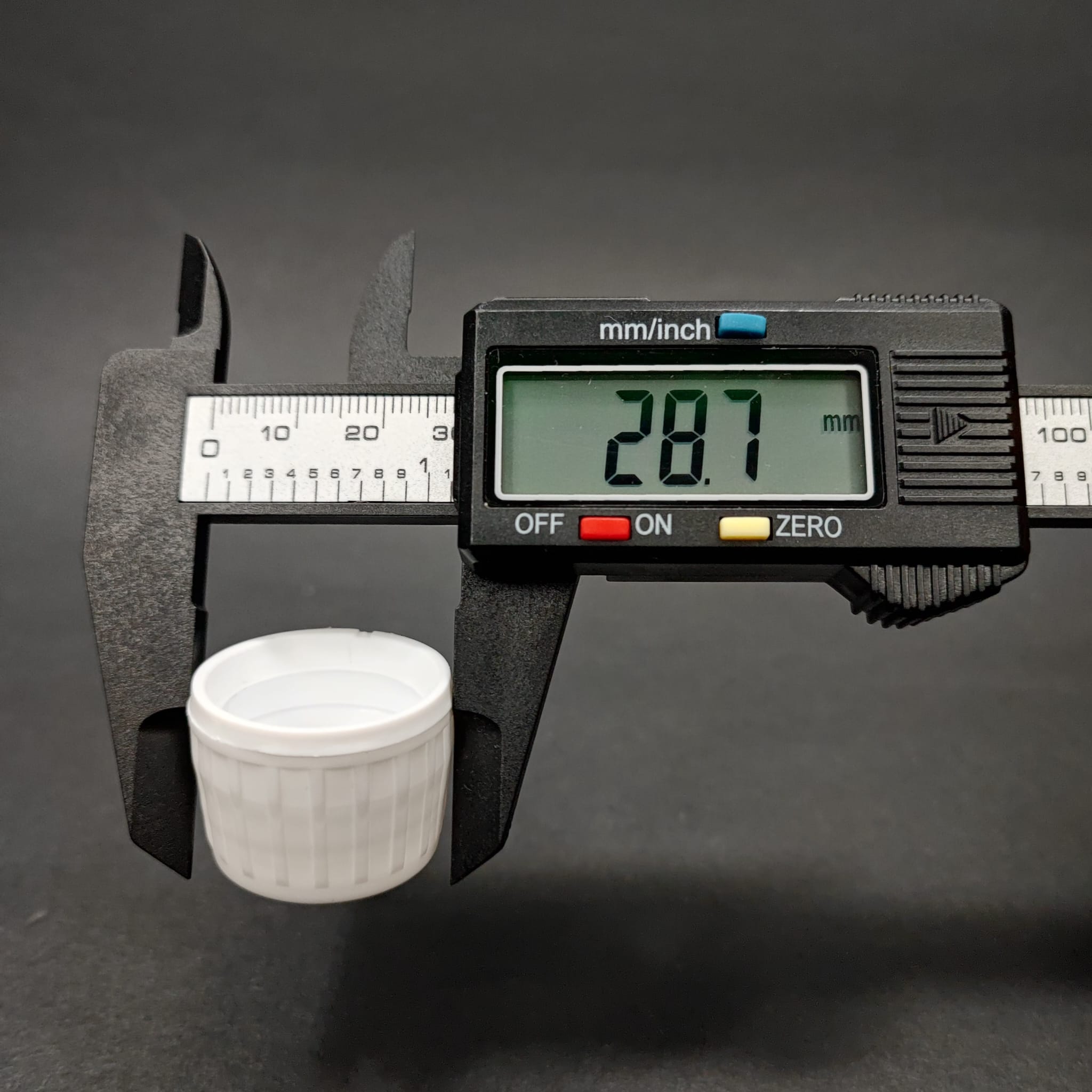 25 MM ECZA KAPAK KİLİTLİ BEYAZ + İÇTEN DAMLALIKLI TIPA
