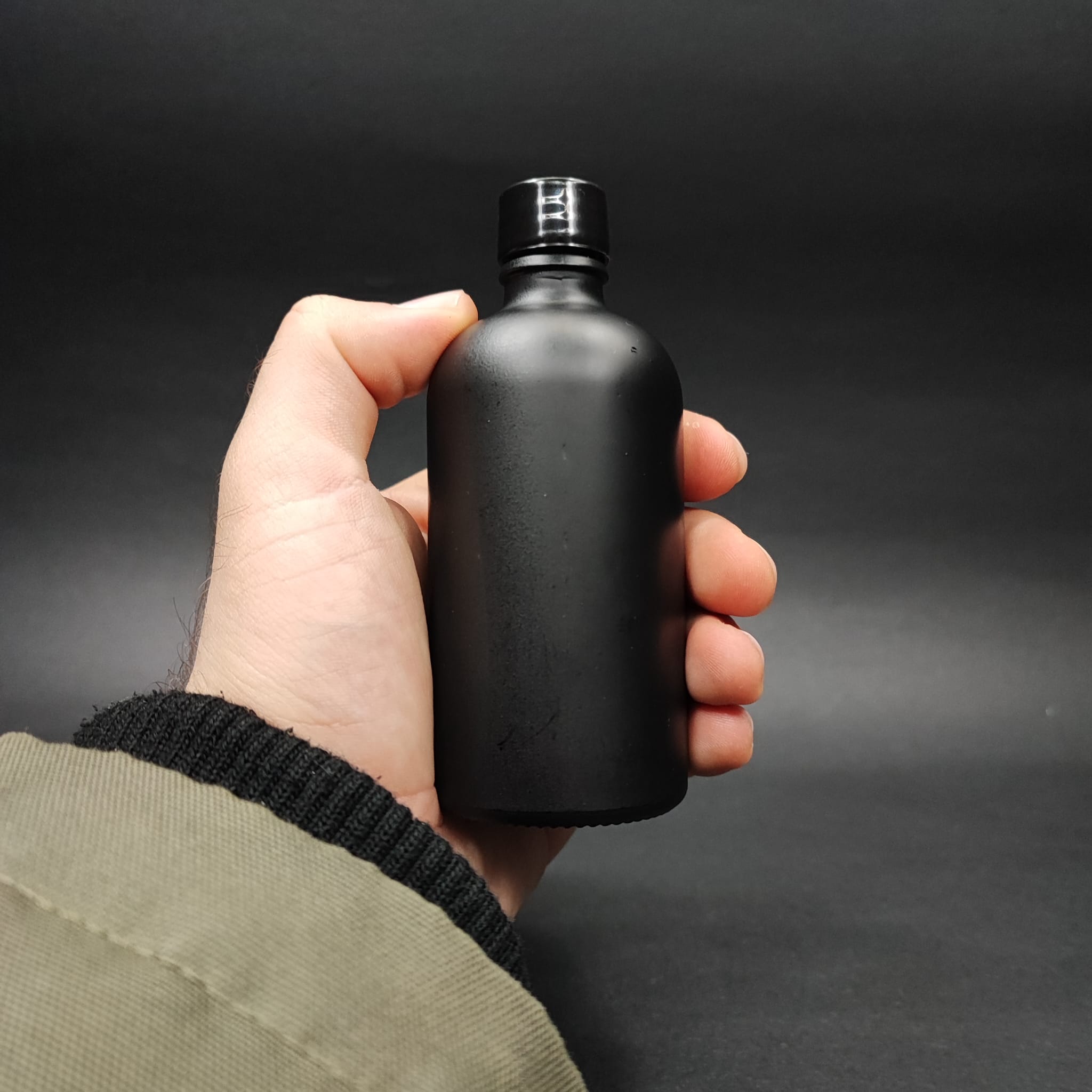 100 CC SİYAH CAM ŞİŞE + KENDİNDEN CONTALI SIZDIRMAZ SİYAH KAPAK - 100 ML KAPAKLI CAM ŞİŞE