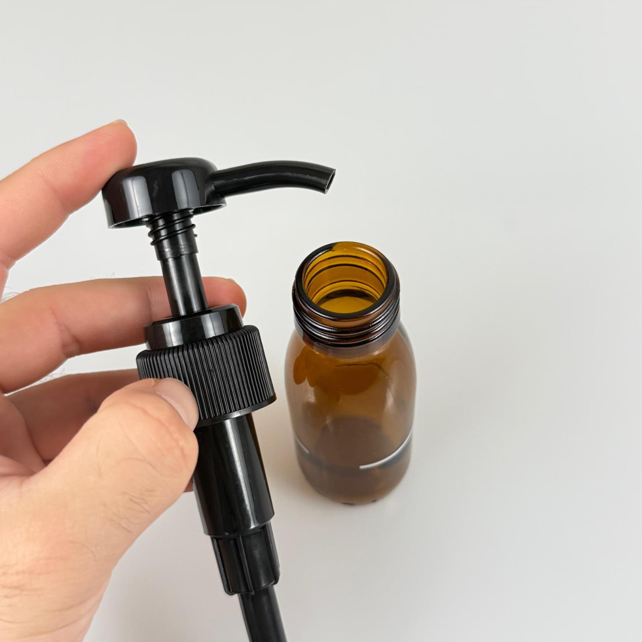 60 CC AMBER CAM ŞİŞE + SİYAH DOZAJ POMPALI (HER BASMADA 4 CC SIVI ATAR) - 60 ML POMPALI ŞİŞE - ŞURUP, ŞAMPUAN, KREM GİBİ YOĞUN KIVAMLI SIVILARDA KULLANILIR