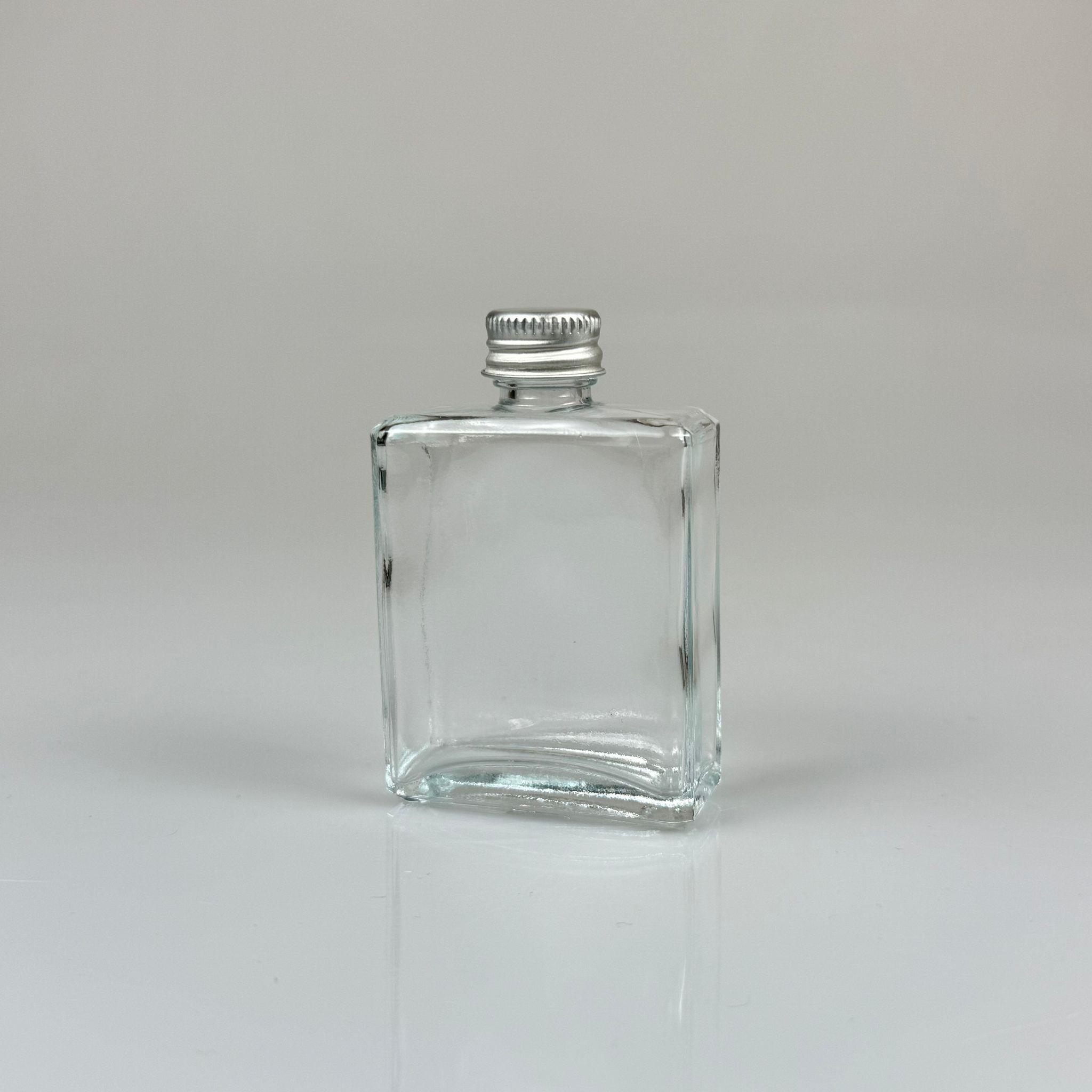 40 CC YASSI DİKDÖRTGEN KÖŞELİ KISA CAM ŞİŞE - GÜMÜŞ METAL KAPAKLI - 40 ML PRESTİJLİ ŞİŞE