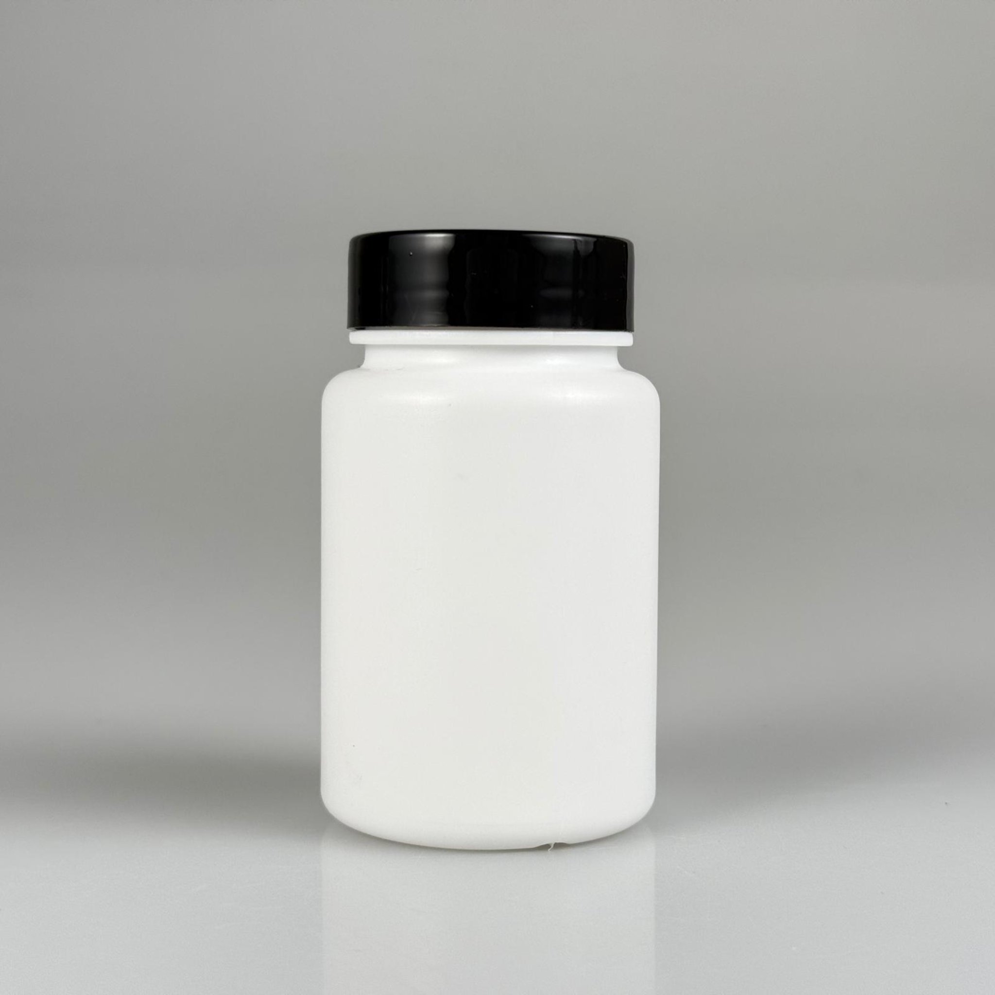 100 CC BEYAZ SERT POLİETİLEN ŞİŞE + SİYAH PLASTİK KAPAKLI - 100 ML POLİETİLEN ŞİŞE