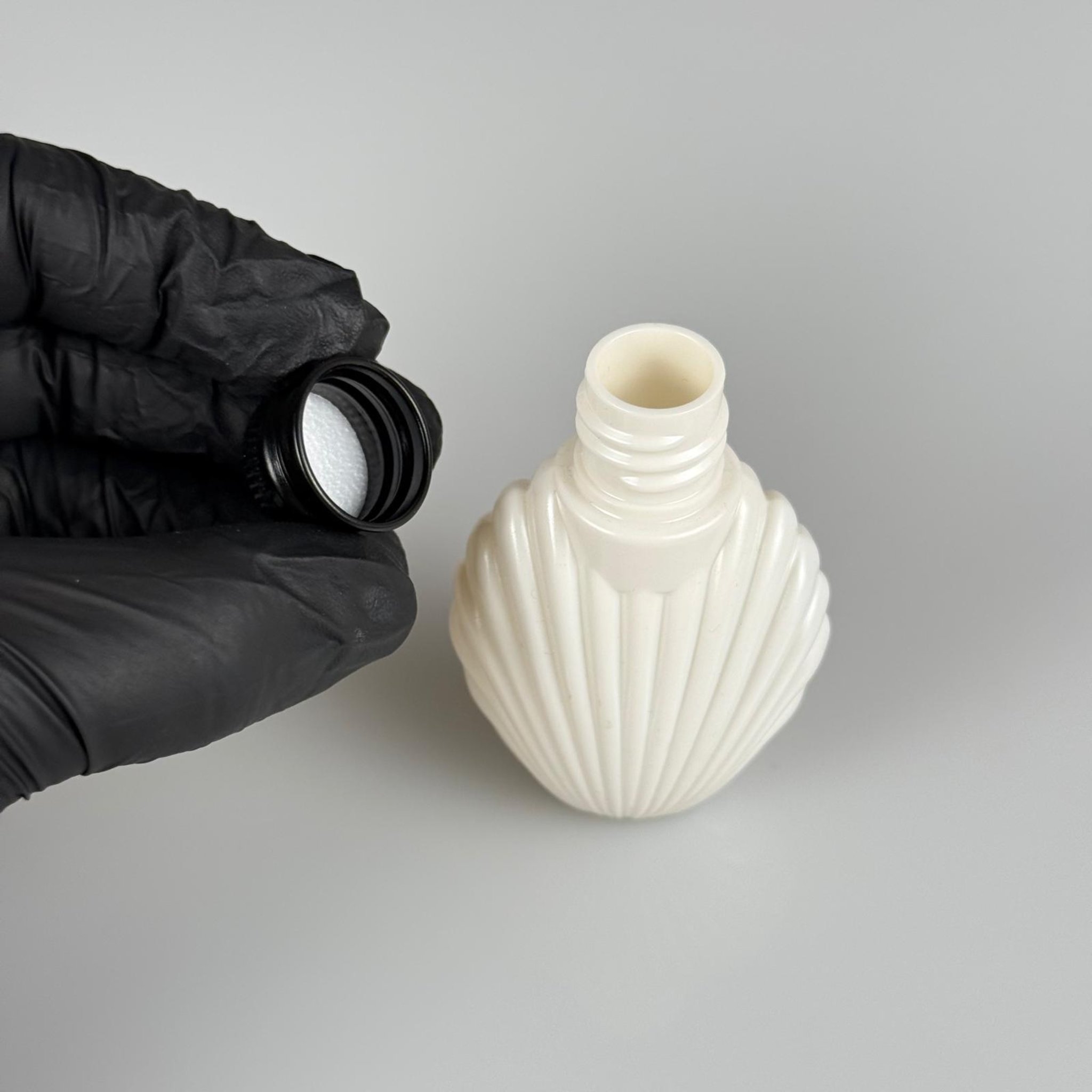 40 CC BEYAZ İSTİRİDYE PET ŞİŞE + KÖPÜK CONTALI SİYAH ALÜMİNYUM METAL KAPAKLI TAKIM - 40 ML KAPAKLI CAMPET ŞİŞE