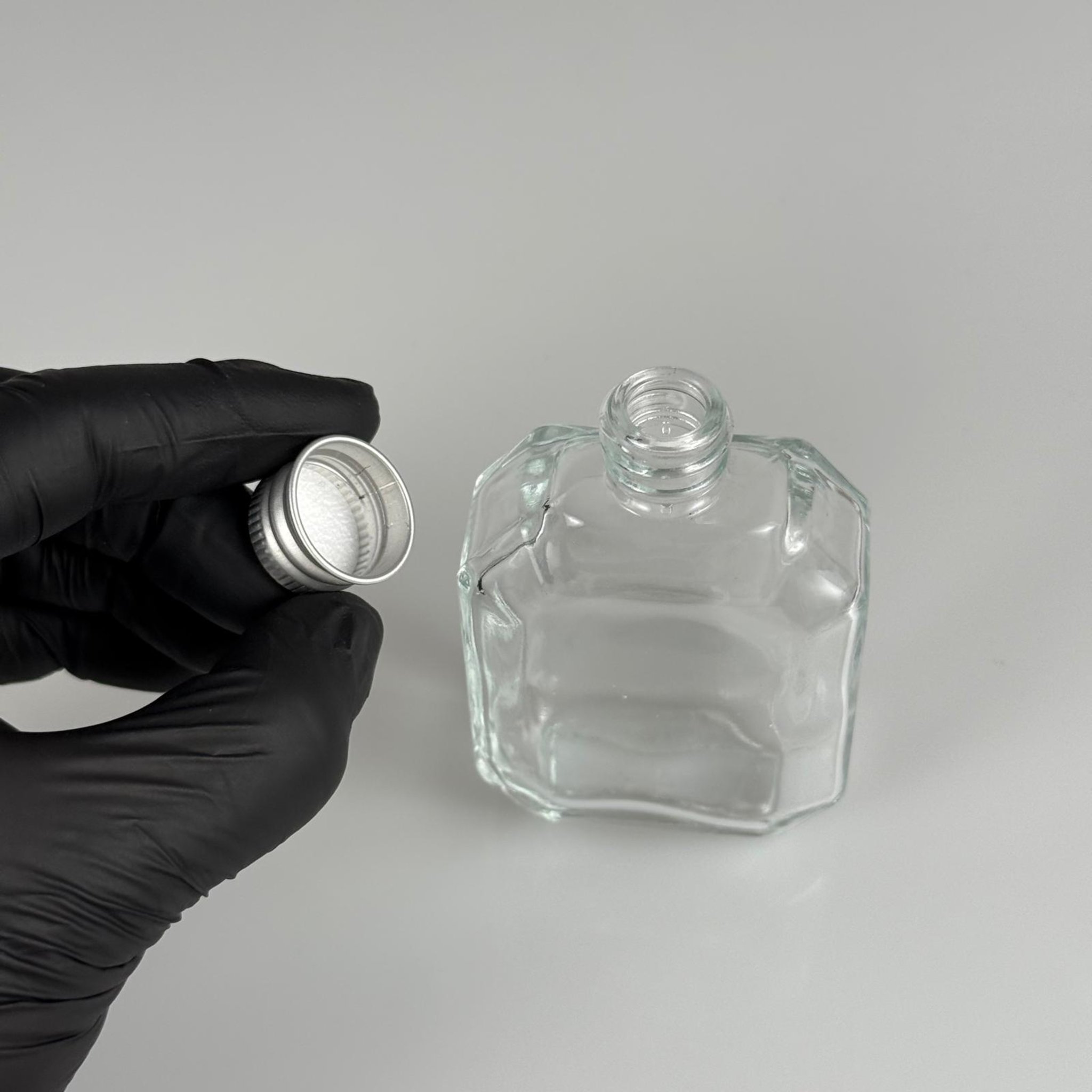 50 CC KAZABLANKA MODEL CAM ŞİŞE + GÜMÜŞ ALÜMİNYUM METAL KAPAKLI TAKIM - 50 ML ŞEFFAF CAM ŞİŞE