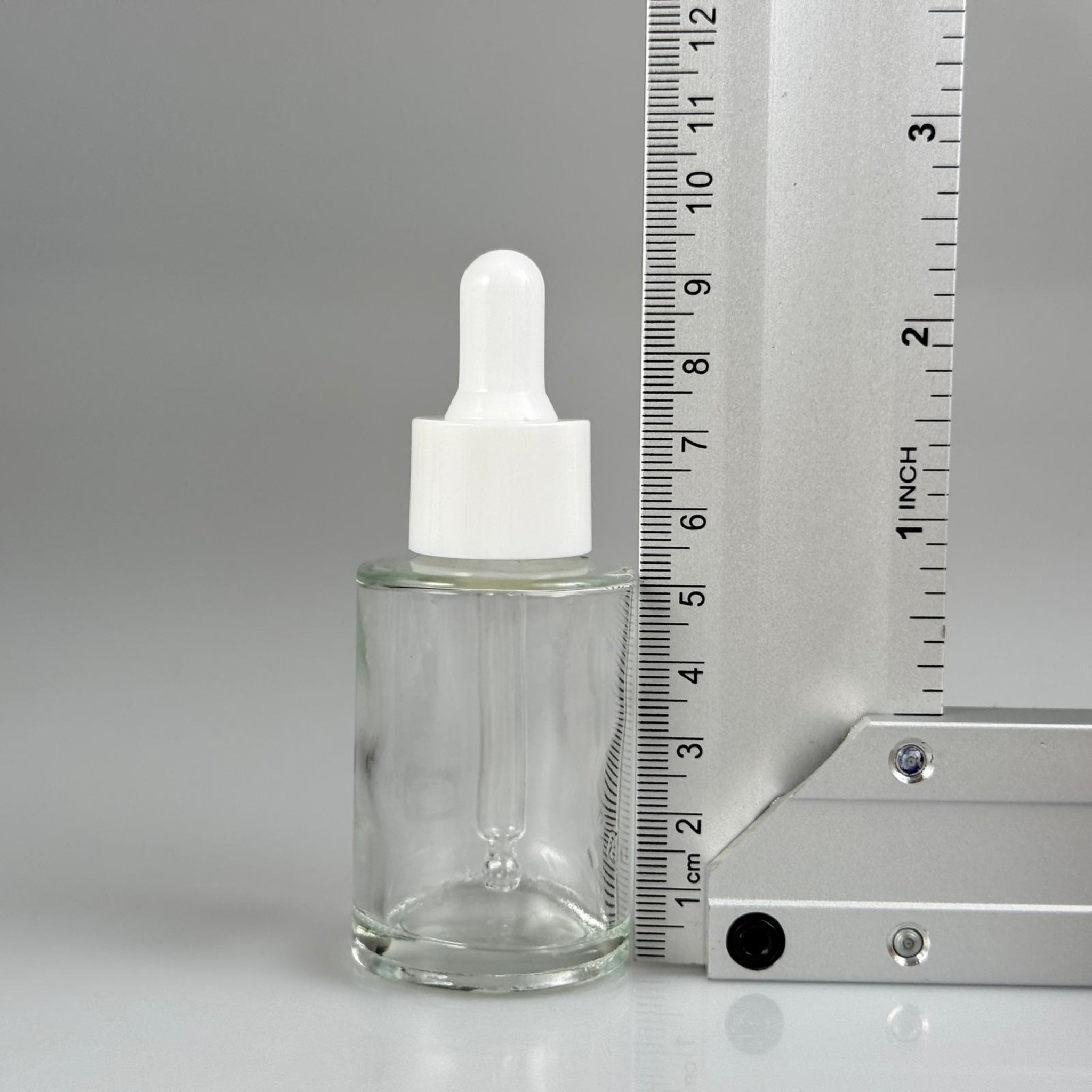 30 CC OMUZLU ŞEFFAF CAM ŞİŞE + BEYAZ CAMDAMLALIKLI + SIYIRICI TIPALI TAKIM - 30 ML KÜT BOYUNLU CAM SERUM ŞİŞESİ