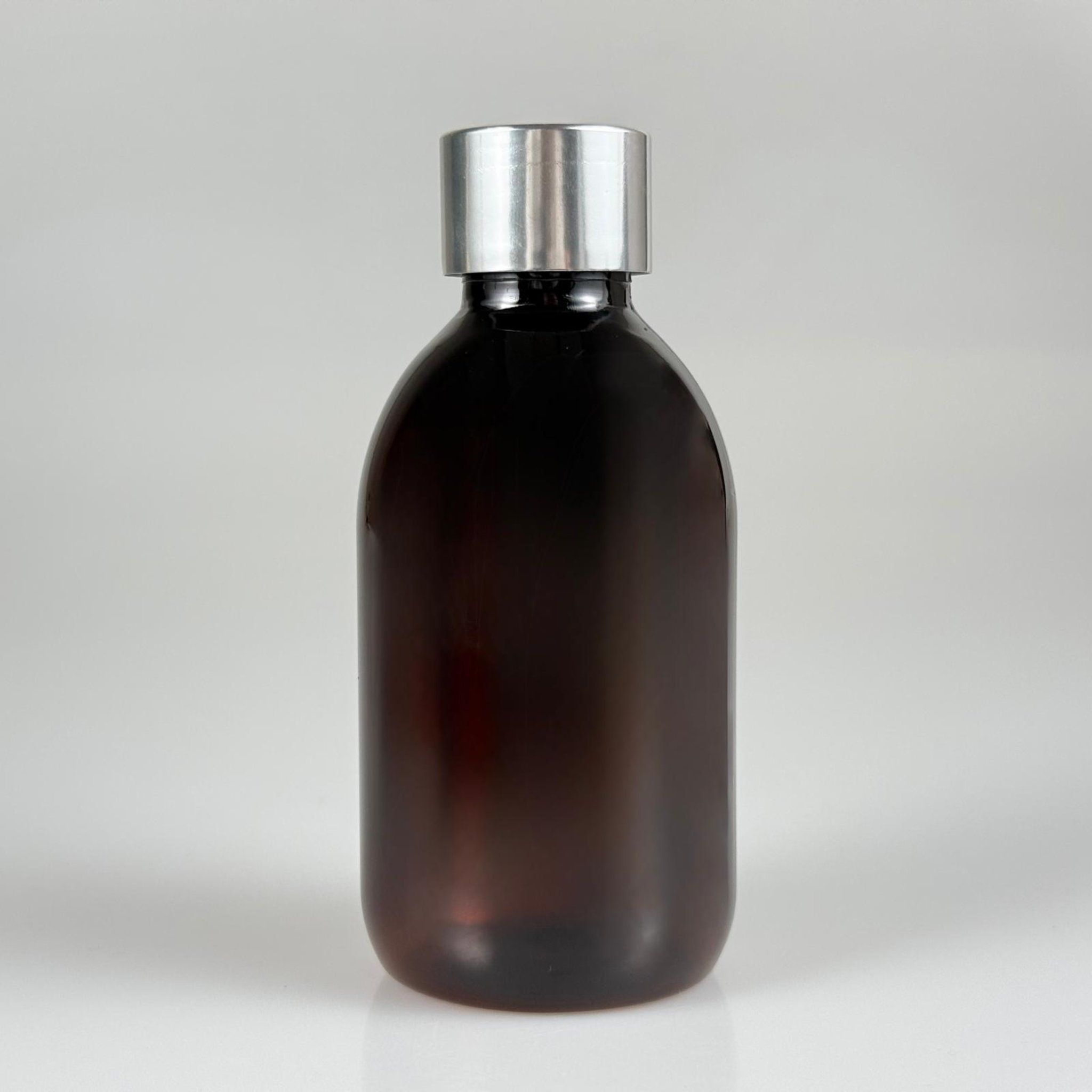 200 CC AMBER PET ECZA ŞİŞESİ + ALÜMİNYUM KAPLAMALI GÜMÜŞ KAPAKLI TAKIM  - 200 ML KAHVERENGİ PLASTİK ŞURUP ŞİŞESİ (21 GR)