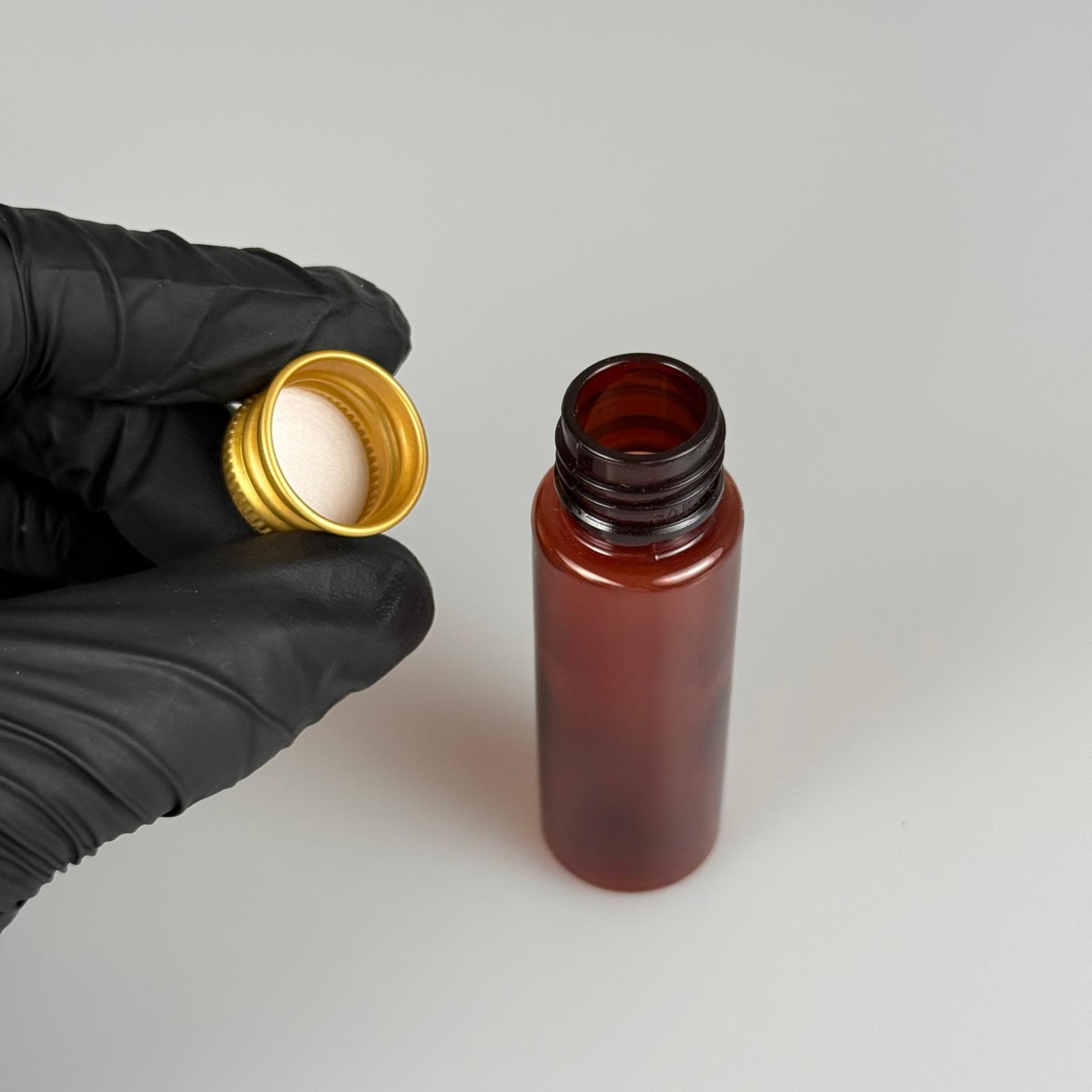 20 CC PET AMBER SHOT ŞİŞE - KÖPÜK CONTALI GOLD ALÜMİNYUM METAL KAPAKLI TAKIM - 20 ML KAHVERENGİ PLASTİK ŞİŞE