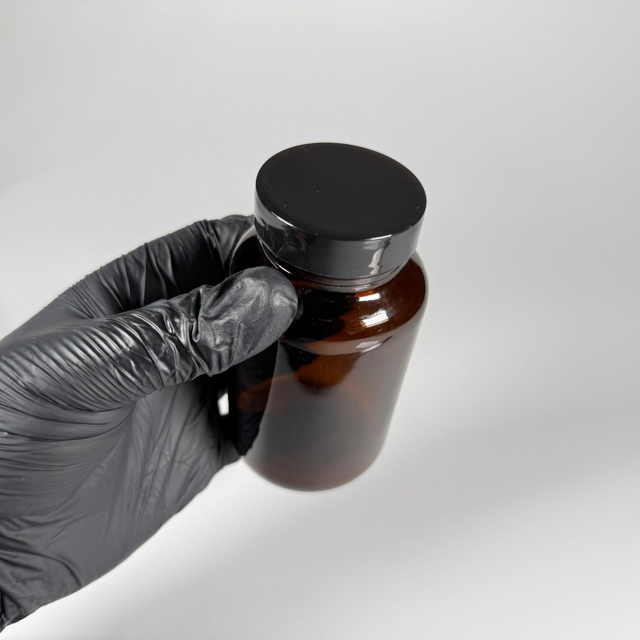 200 CC CAM KAHVERENGİ AMBER TABLET KAPSÜL ŞİŞESİ + 45 MM VİDALI SİYAH PLASTİK KAPAK + KENDİNDEN YAPIŞKANLI KÖPÜK CONTA