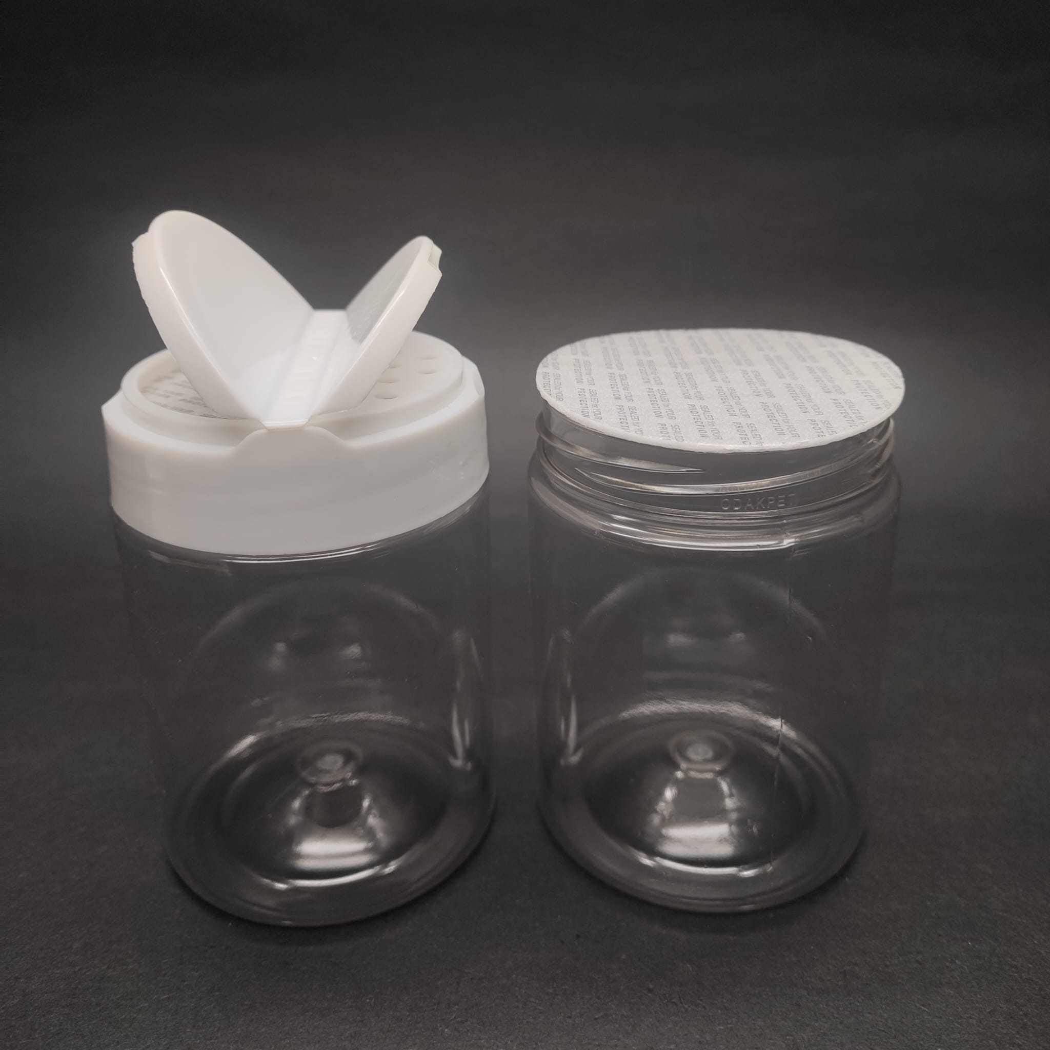 250 CC PET BAHARAT KAVANOZU - BEYAZ FLİPTOP BAHARAT KAPAKLI + SIZDIRMAZ KENDİNDEN YAPIŞKANLI KÖPÜK CONTALI - toz kavanozu , baharat ambalajı , boş pudra şişesi . tuzluk , baharat düzenleyici set için kavanoz