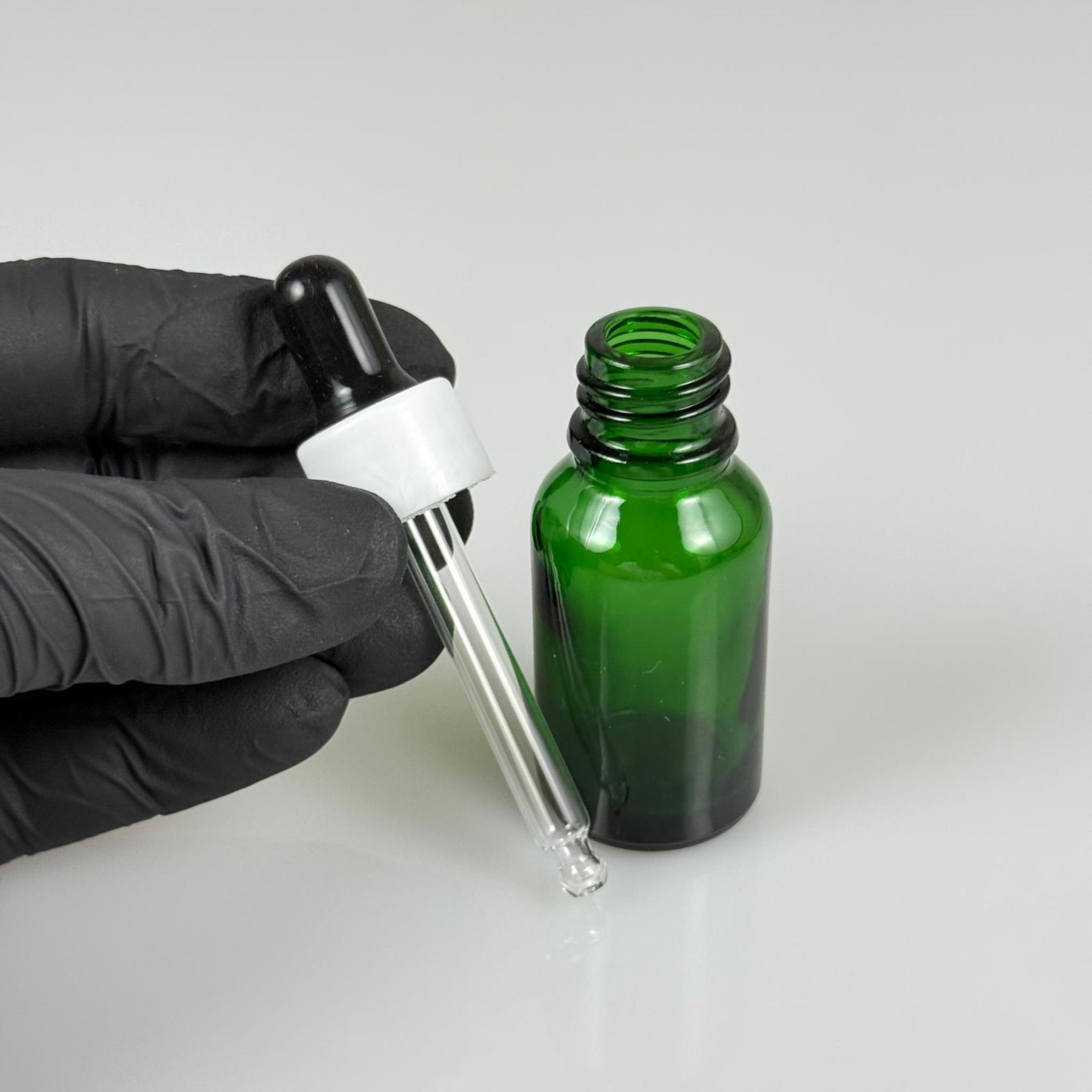 15 CC YEŞİL CAM DAMLALIKLI ŞİŞE - SİYAH EMZİK + BEYAZ DÜZ KAPAK + CAM PİPET TAKIM - 15 ML YEŞİL DAMLALIKLI ŞİŞE SETİ