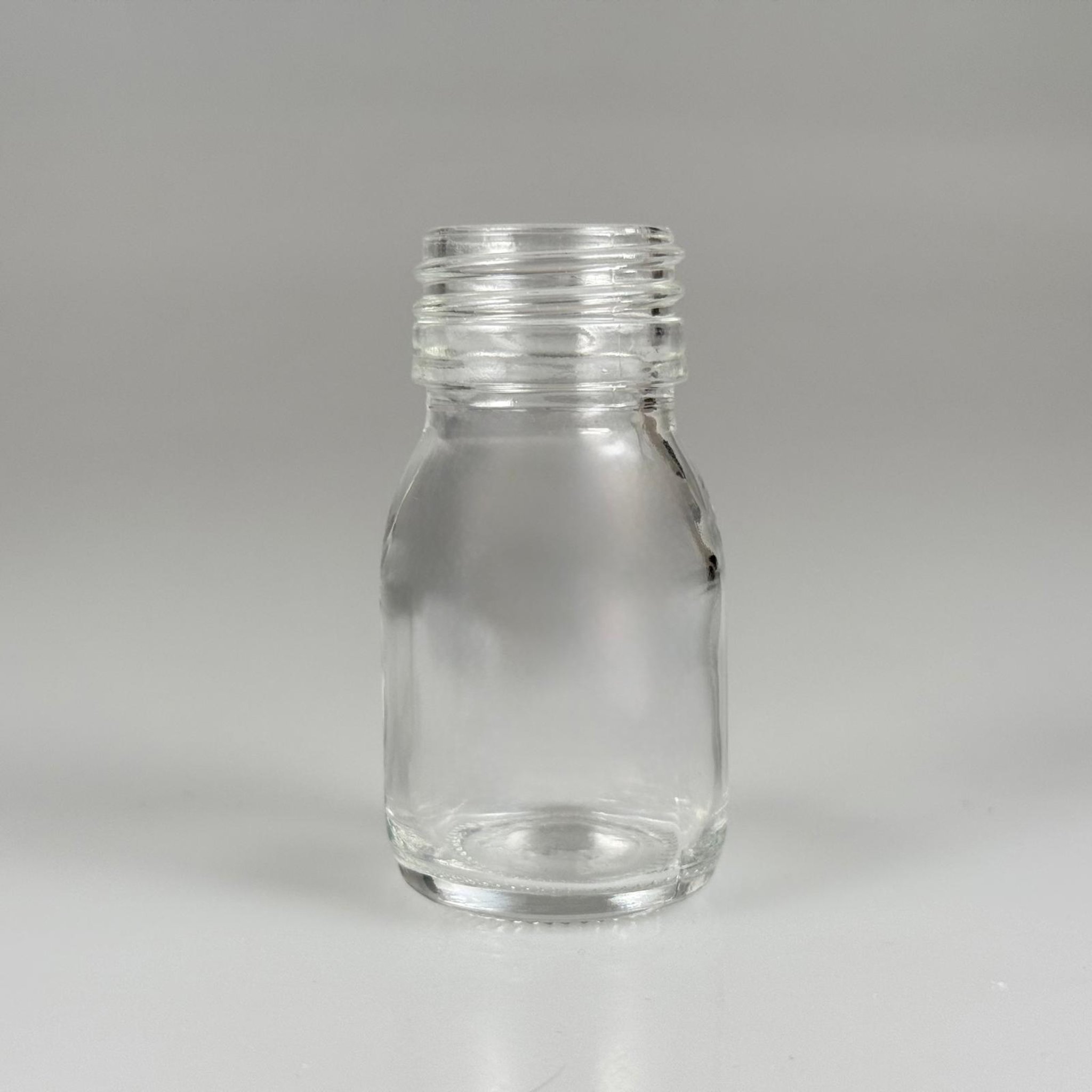 30 CC GENİŞ AĞIZLI ŞEFFAF CAM ŞİŞE KAPAKSIZ (28 AĞIZ) - 30 ML ŞEFFAF ŞURUP ECZA ŞİŞESİ - MİKROPLARDAN KORUNMASI İÇİN İLAÇLANMIŞTIR, SUYA TUTUNCA ŞEFFAF RENGİ ALIR