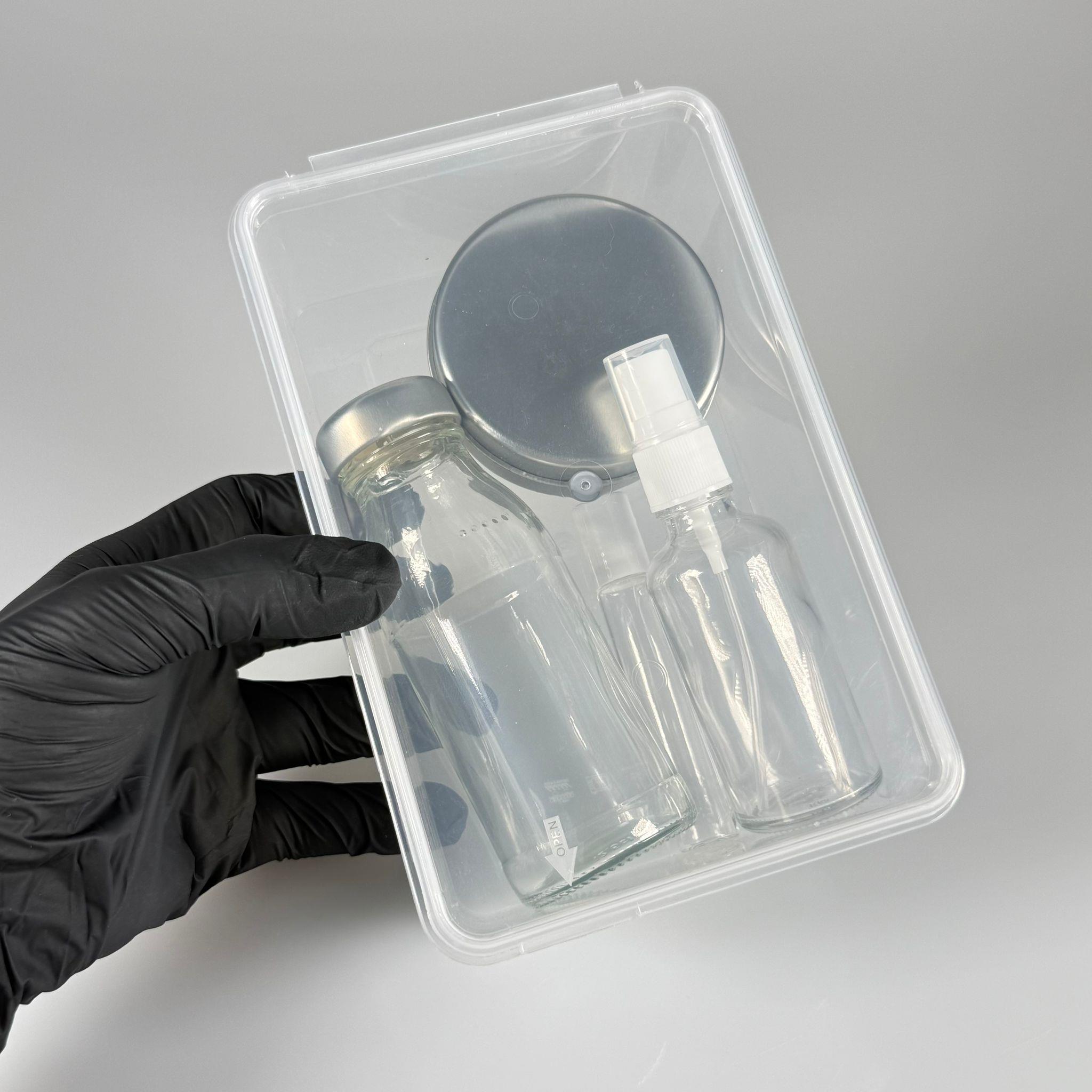 HAC, UMRE İÇİN AMBALAJ SETİ STANDART - 100 ML KAPAKLI METAL HURMA KUTUSU + 100 ML KAPAKLI CAM ZEMZEM ŞİŞESİ + 50 ML SPREYLİ CAM GÜLSUYU ŞİŞESİ + 10 ML ROLL-ON CAM KOKU ŞİŞESİ + PLASTİK SAKLAMA KABI TAKIM