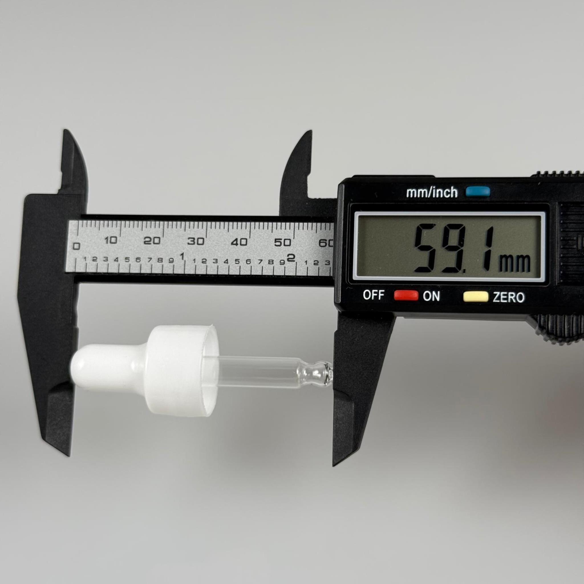 18 MM CAM DAMLALIKLI TAKIM - BEYAZ EMZİK +  DELİKLİ PLASTİK DÜZ BEYAZ KAPAK + 42 MM CAM PİPET