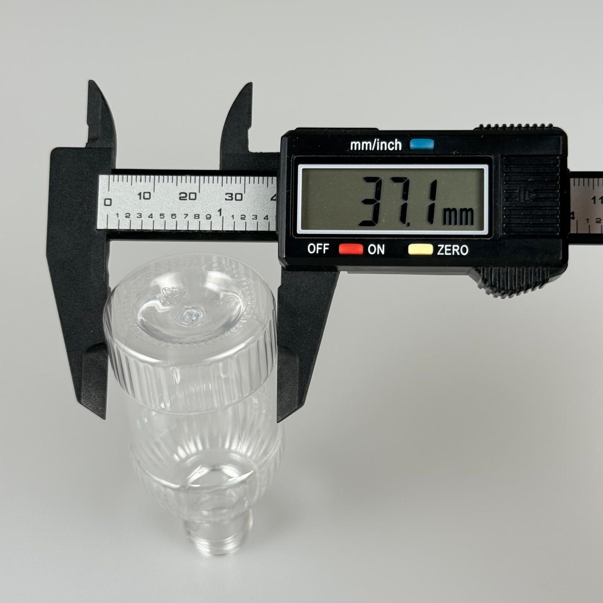 50 CC MANDALİNA MODEL PET ŞİŞE + KÖPÜK CONTALI SİYAH ALÜMİNYUM METAL KAPAKLI + KÖR TIPALI TAKIM - 50 ML TOMBUL PET ŞİŞE