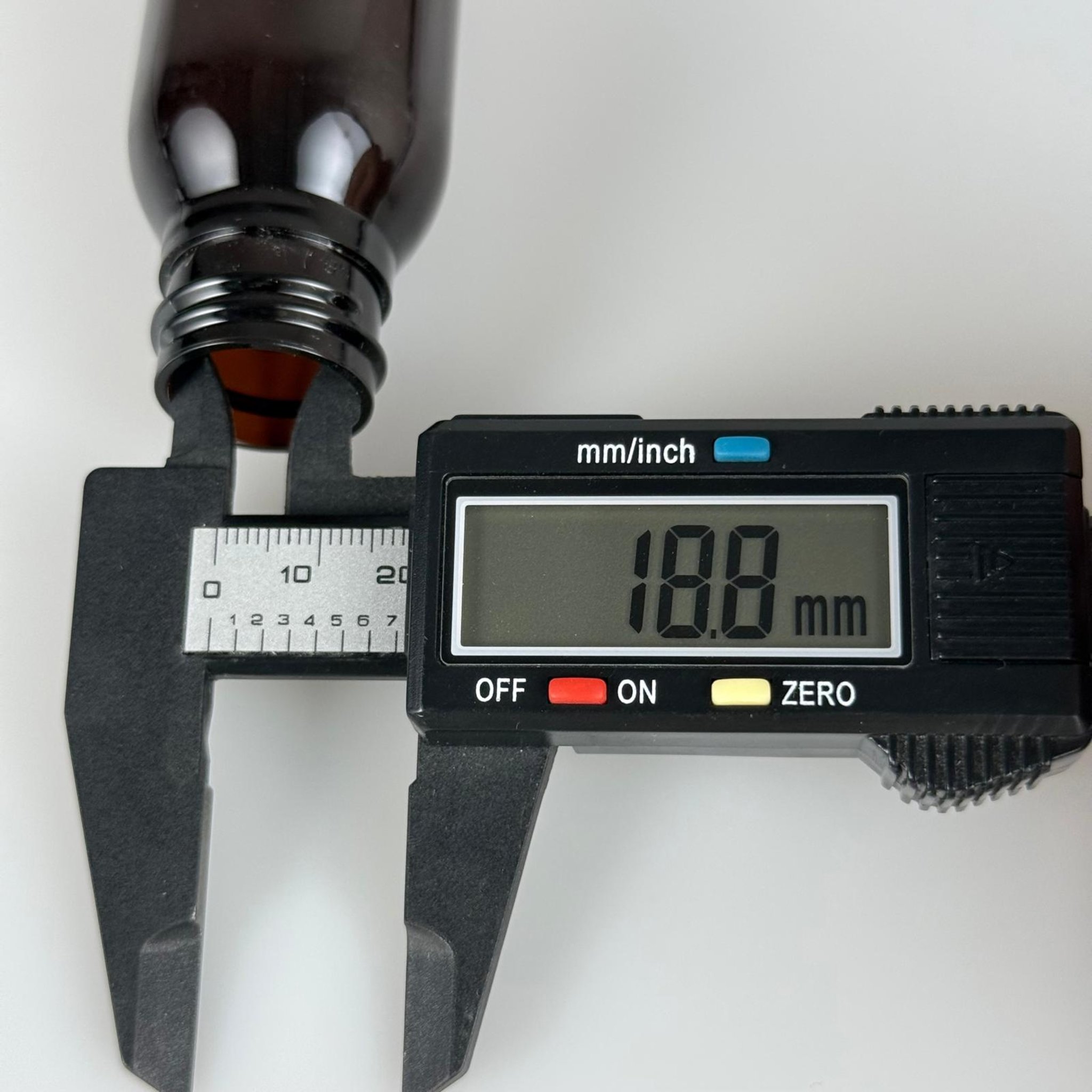 50 CC AMBER SERT PLASTİK ŞİŞE (12 GR) 24 MM EP