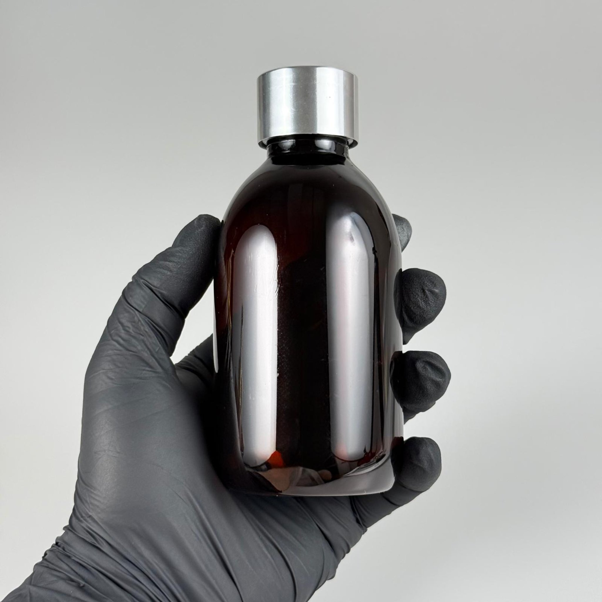 200 CC AMBER PET ECZA ŞİŞESİ + ALÜMİNYUM KAPLAMALI GÜMÜŞ KAPAKLI TAKIM  - 200 ML KAHVERENGİ PLASTİK ŞURUP ŞİŞESİ (21 GR)