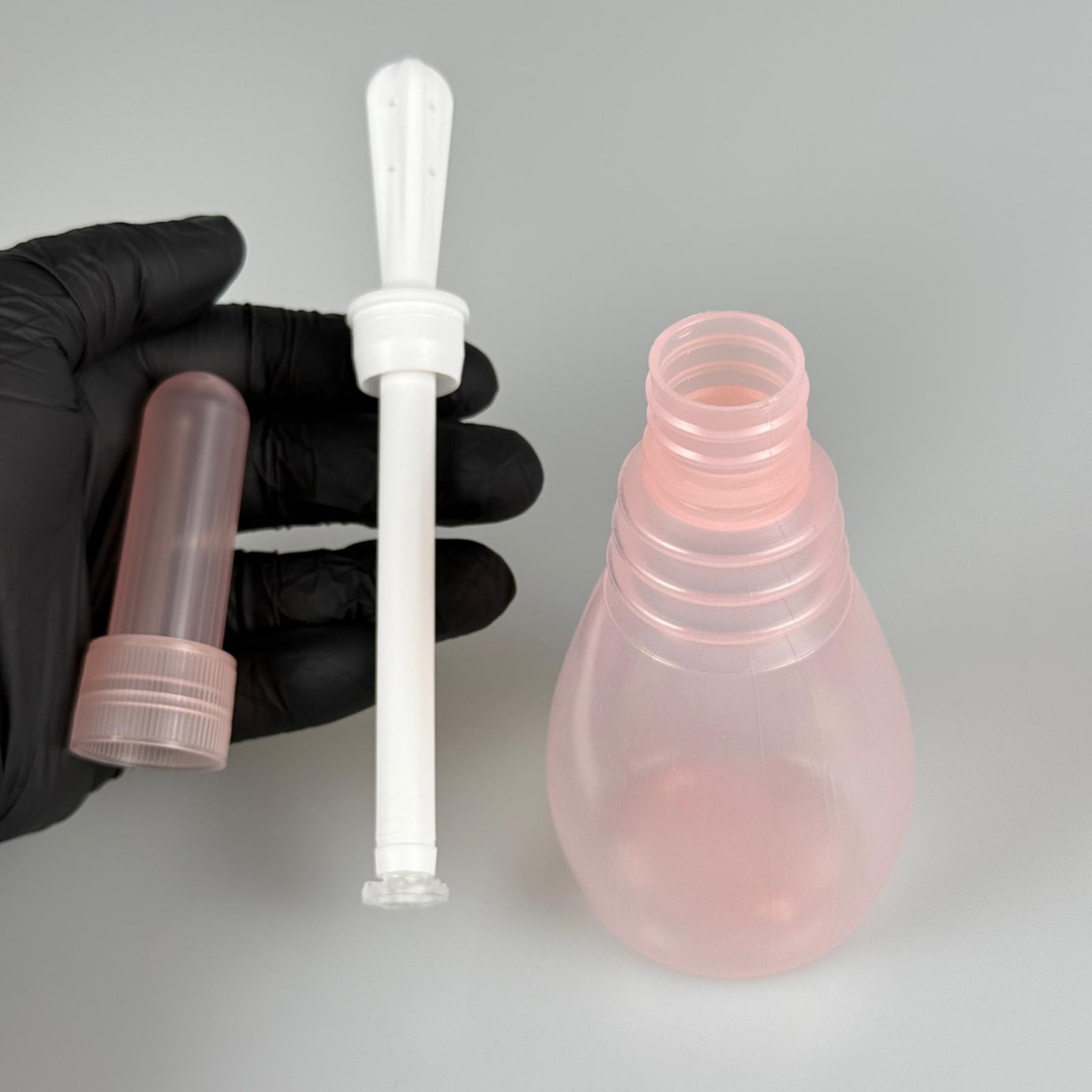 150 CC LAVMAN ŞİŞESİ - 150 ML KİLİTLİ BAŞLIKLI SIKILABİLİR YUMUŞAK PEMBE YARI SAYDAM LAVMAN ŞİŞESİ