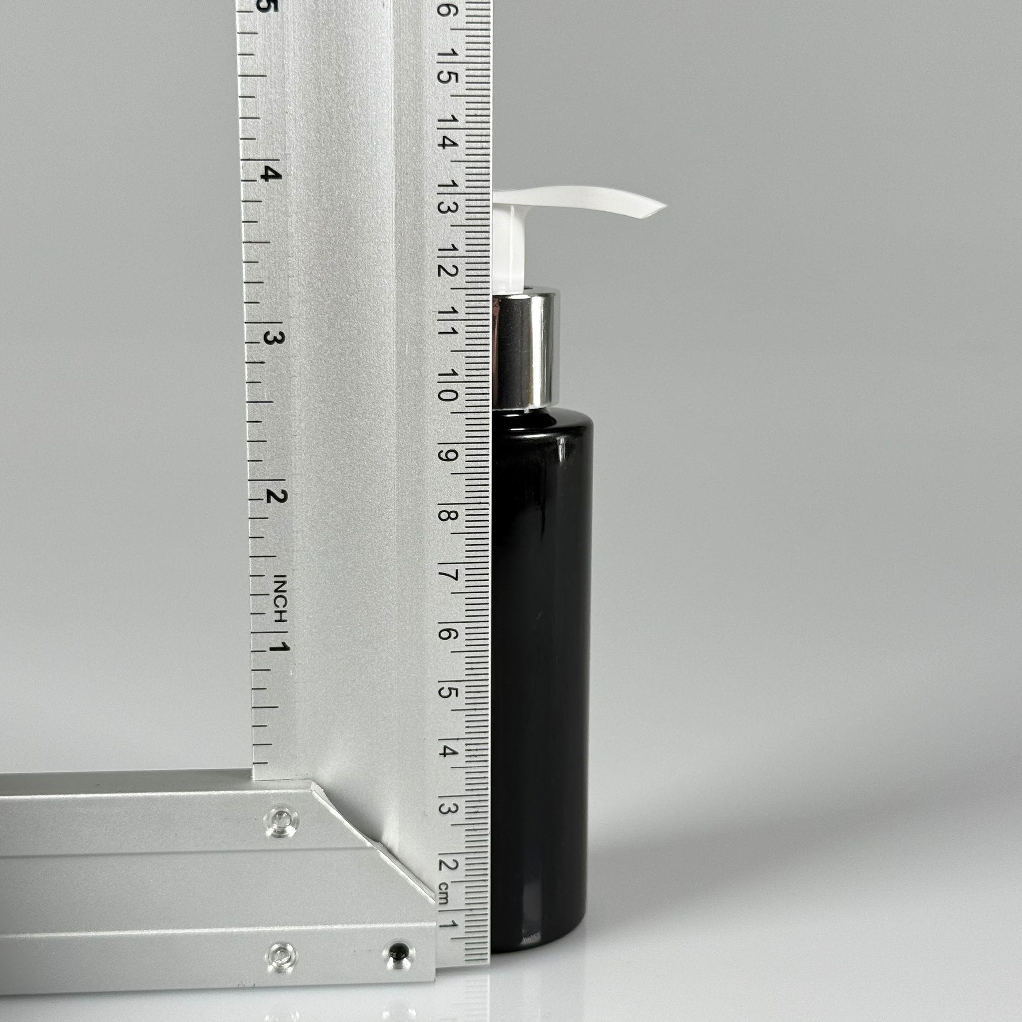 100 CC SİLİNDİR KESKİN KÜT MODEL SERT (17 GR) PET ŞİŞE - GÜMÜŞ SIVI SABUN POMPALI - JEL, PEELING, SERUM, GÜNEŞ KREMİ GİBİ YOĞUN KIVAMLI SIVILAR İÇİN- AĞIZ ÇAPI 24 MM - SİYAH