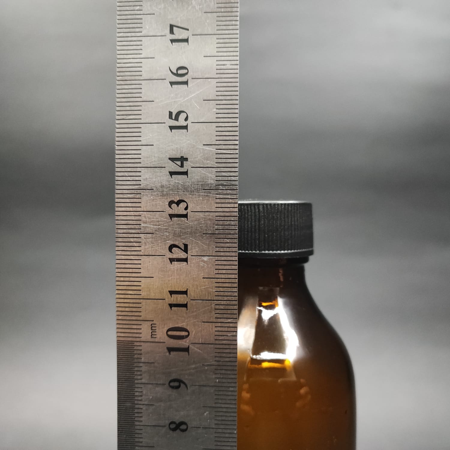 150 ML DOLUMU KOLAY, GENİŞ AĞIZLI İÇTEN DAMLALIKLI ŞİŞE (25 MM AĞIZ) - 150 CC SİYAH CONTALI KAPAKLI İÇTEN DAMLALIKLI CAM ECZA ŞİŞESİ - AMBER KAHVERENGİ