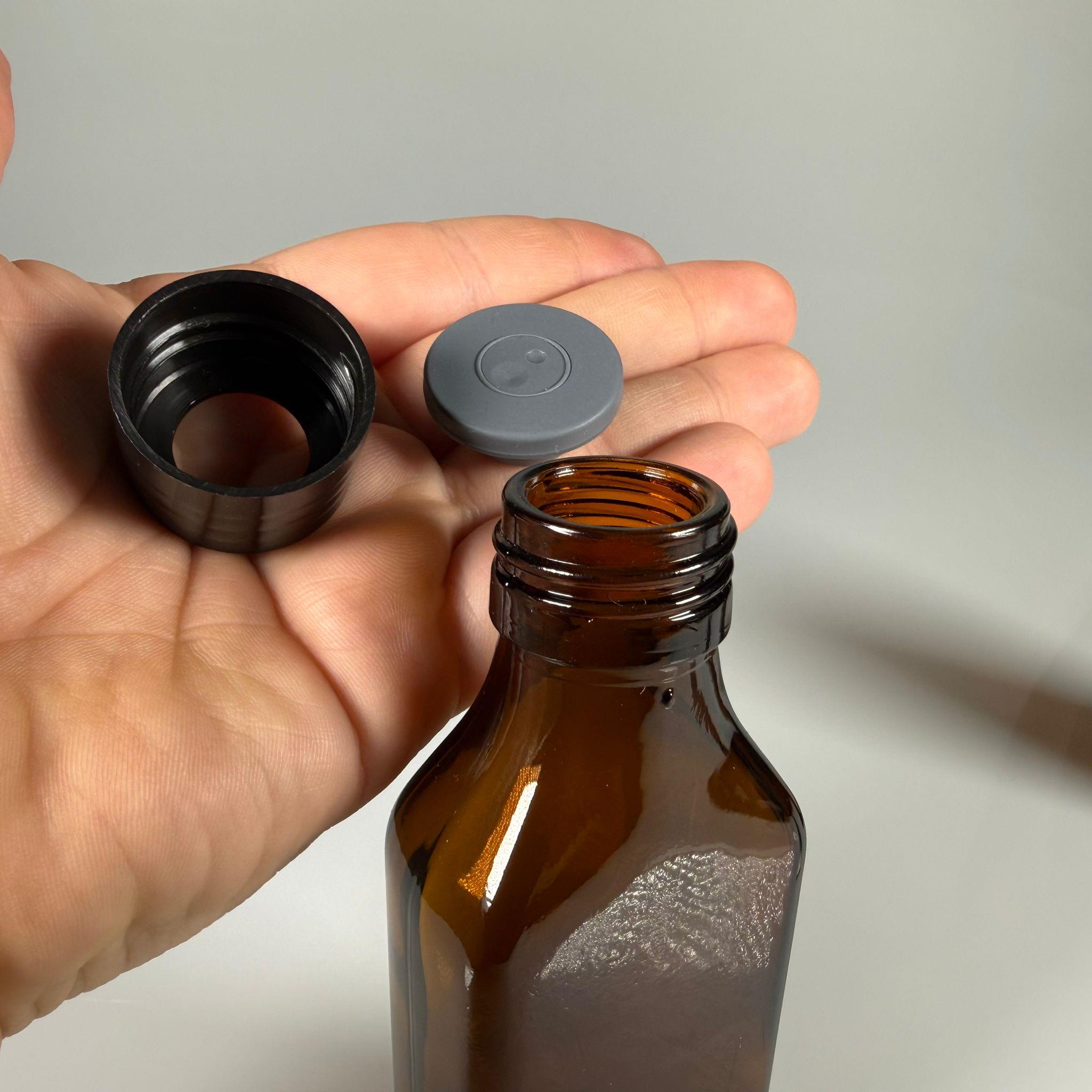 FLAKON ENJEKTÖR SERUM ŞİŞESİ - 100 ML YASSI AMBER ECZA CAM ŞİŞE + VİDALI DELİKLİ KAPAK (ELLE ÇEVİREREK KAPANIR) + KAUÇUK BUTİL TIPA TAKIM