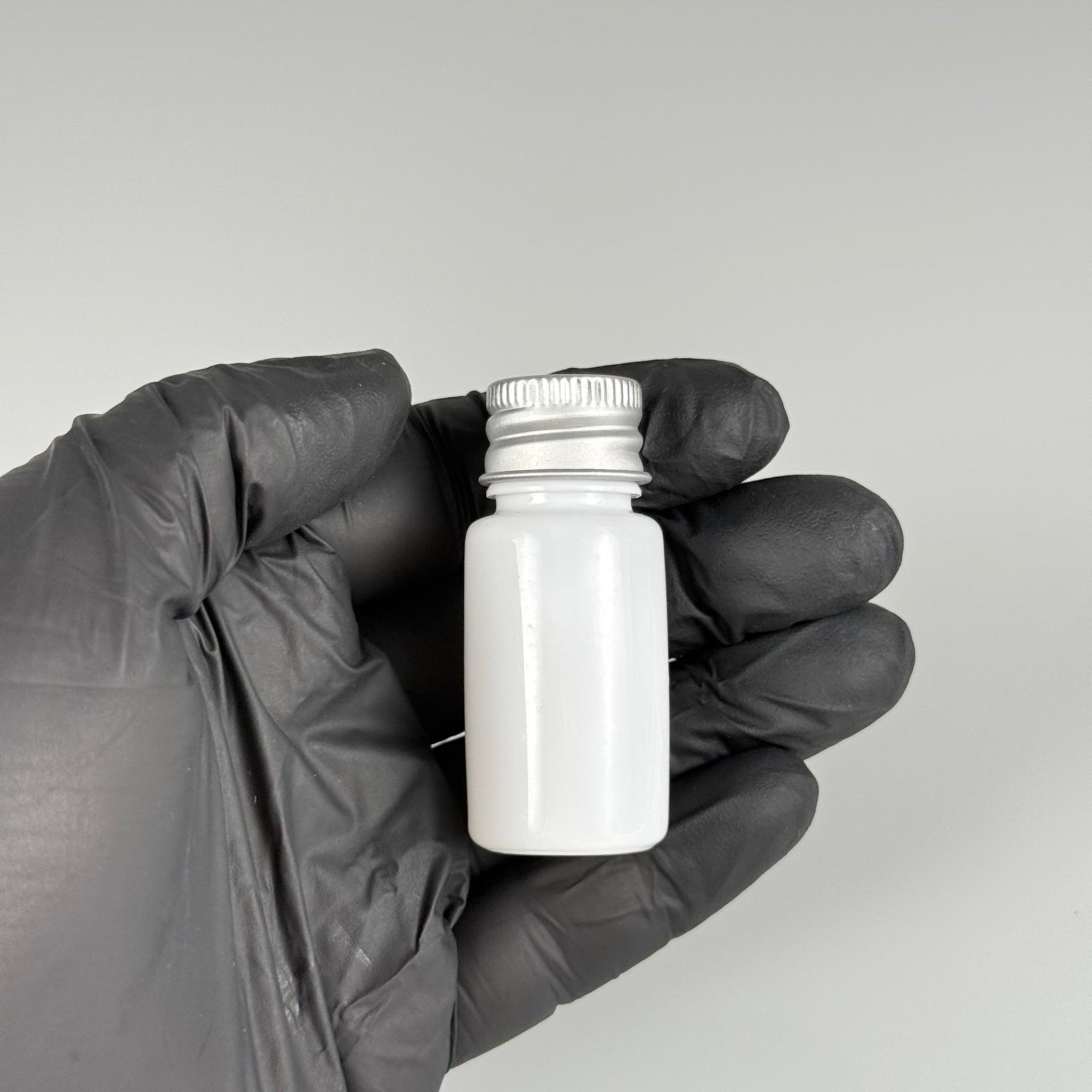 10 CC BEYAZ PET SHOT ŞİŞE - KÖPÜK CONTALI GÜMÜŞ ALÜMİNYUM METAL KAPAKLI + DAMLALIKLI KOLONYA TIPALI TIPALI TAKIM - 10 ML PLASTİK ŞİŞE