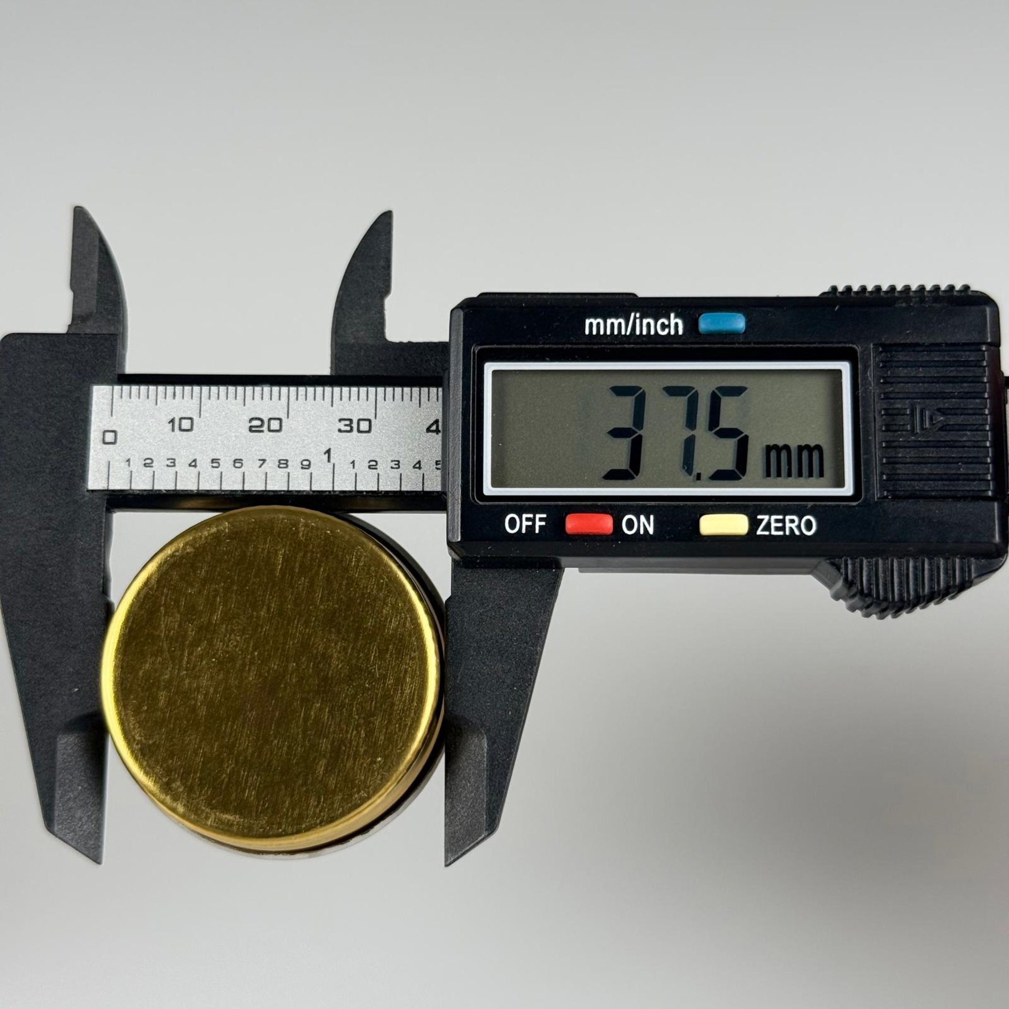 37 MM VİDALI GOLD METAL KAPAK - KÖPÜK CONTALI - 36 GPI 400 AĞIZ KAVANOZLARA VE ŞİŞELERE UYAR