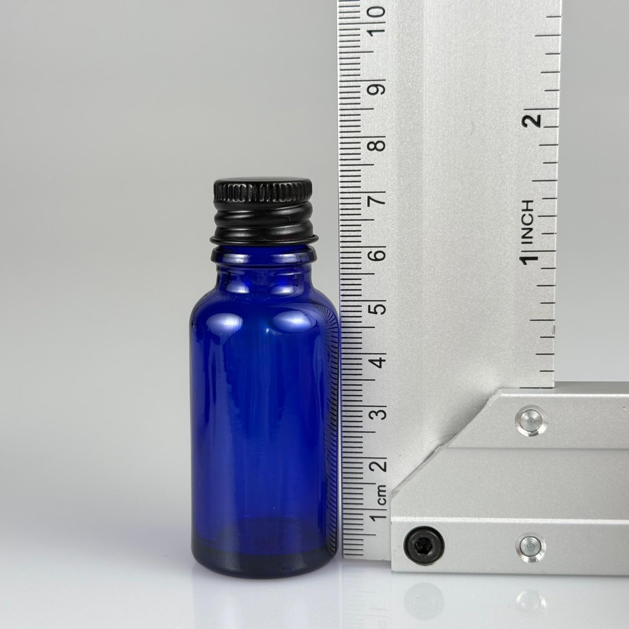 20 CC MAVİ CAM ŞİŞE + KÖPÜK CONTALI SİYAH ALÜMİNYUM METAL KAPAKLI + DAMLALIKLI KOLONYA TIPALI TAKIM - 20 ML MAVİ CAM ŞİŞE