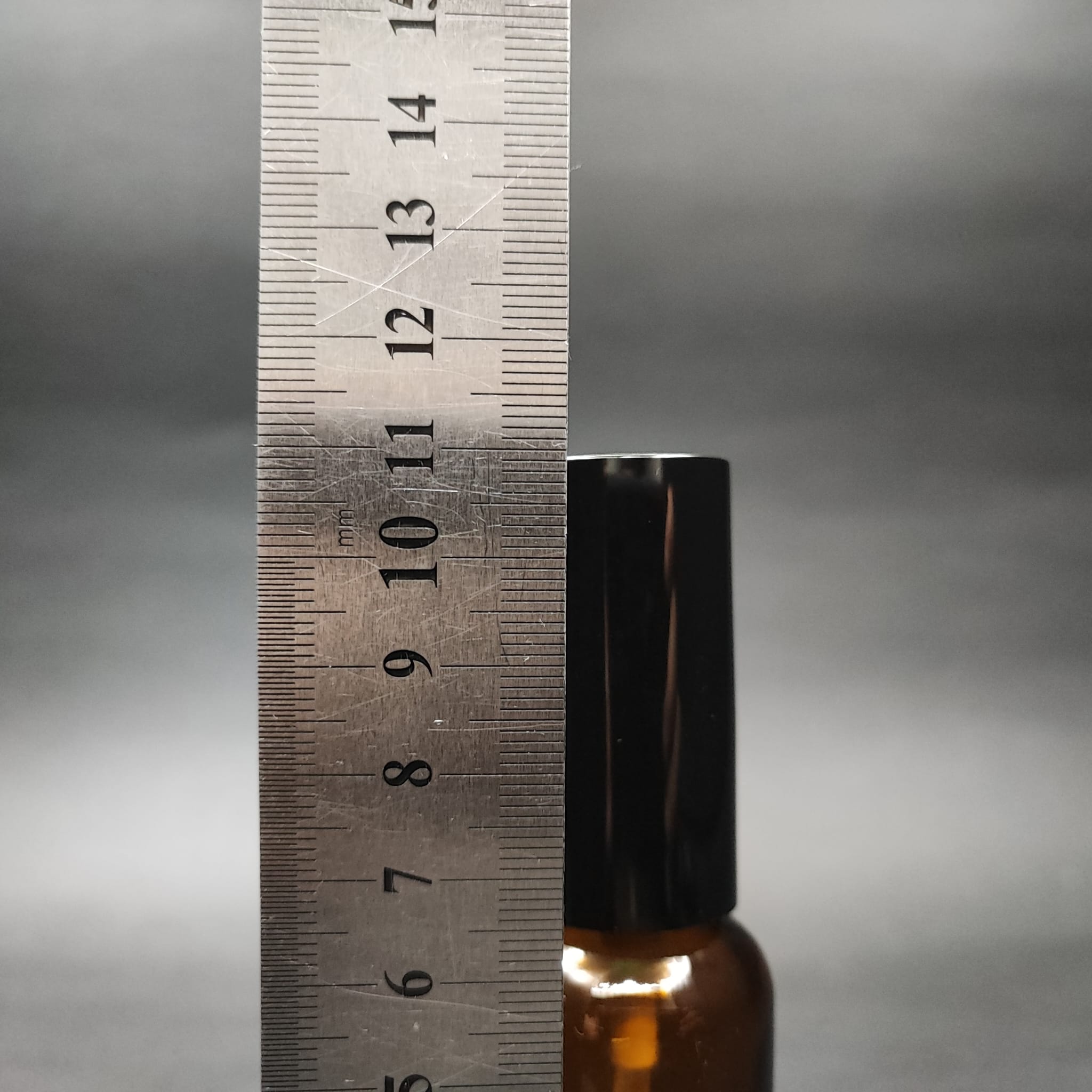 30 ML LÜKS VİDALI VALF ÇEVİRME PARFÜM ŞİŞELERİ - 30 CC AMBER CAM ŞİŞE - SİYAH METAL SPREYLİ KAPAKLI SET